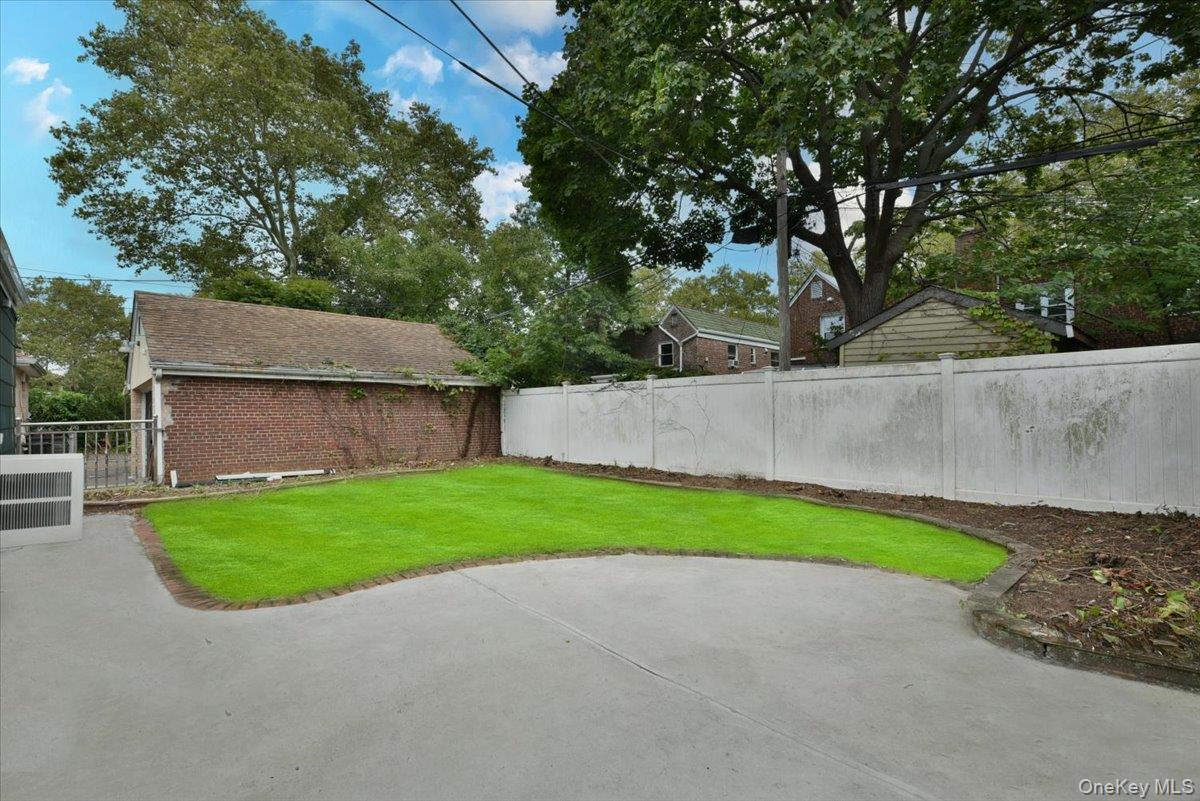 7515 196th Place Property Photo 16