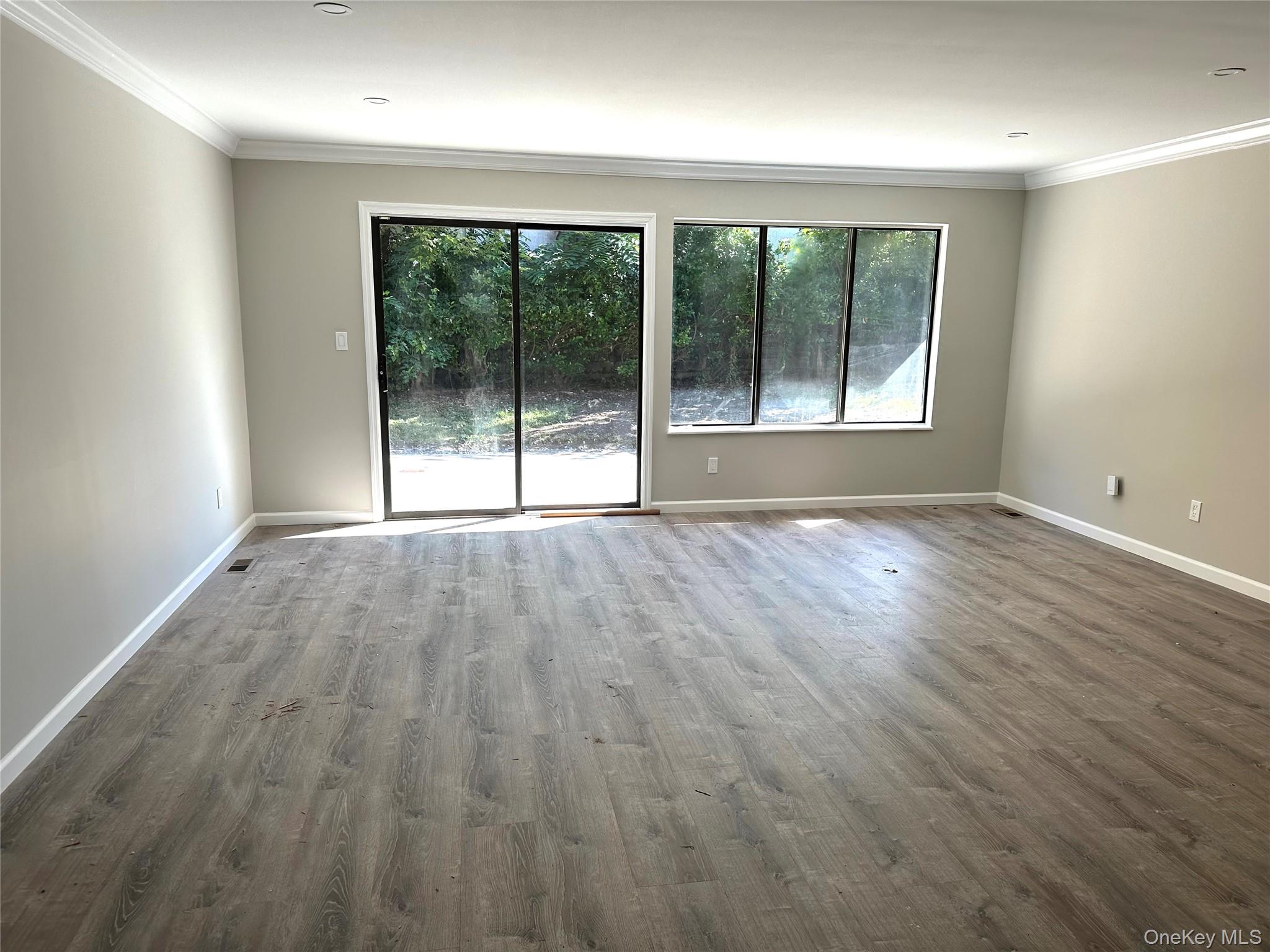 33 Roanoke Avenue Property Photo 2