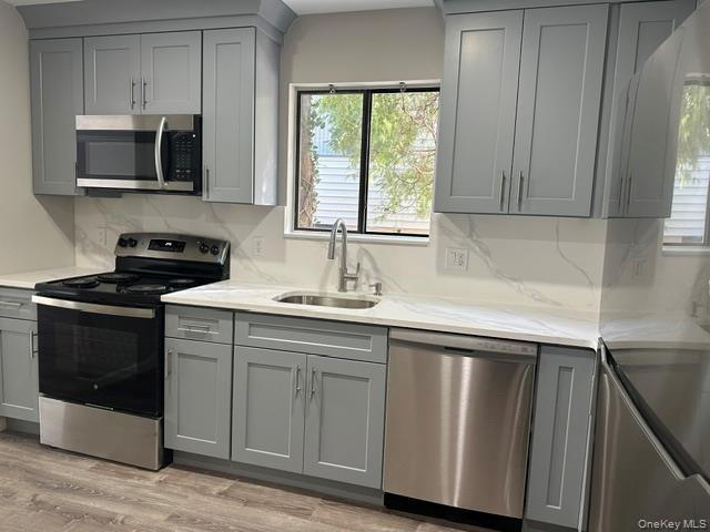 33 Roanoke Avenue Property Photo 3