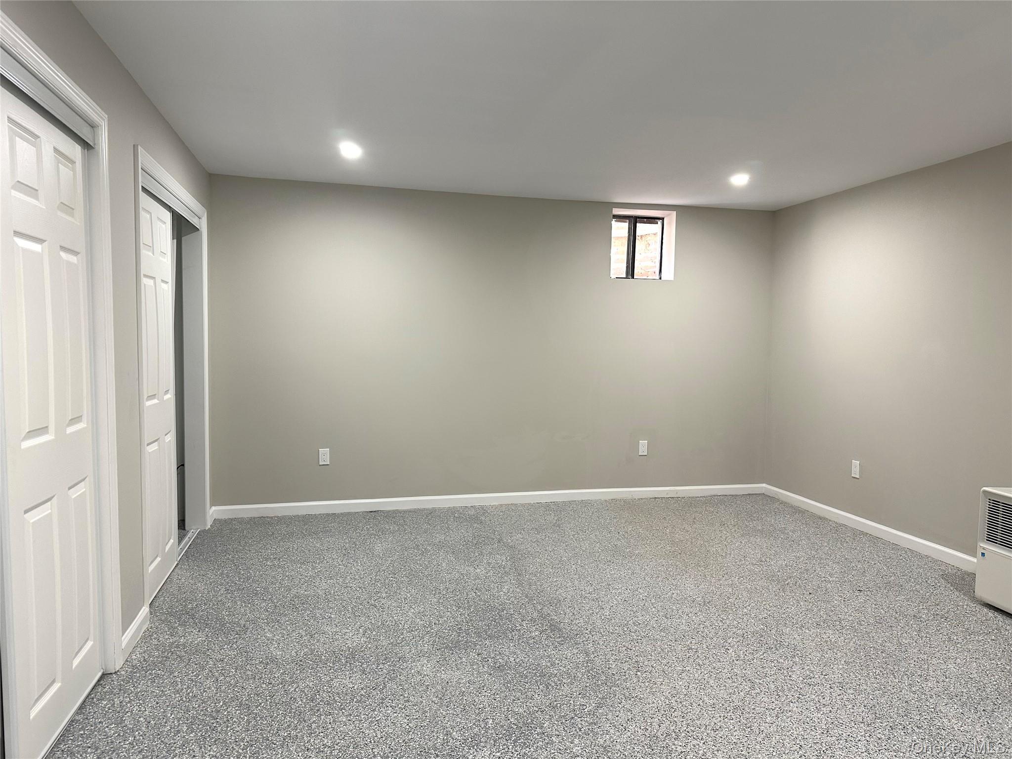 33 Roanoke Avenue Property Photo 5