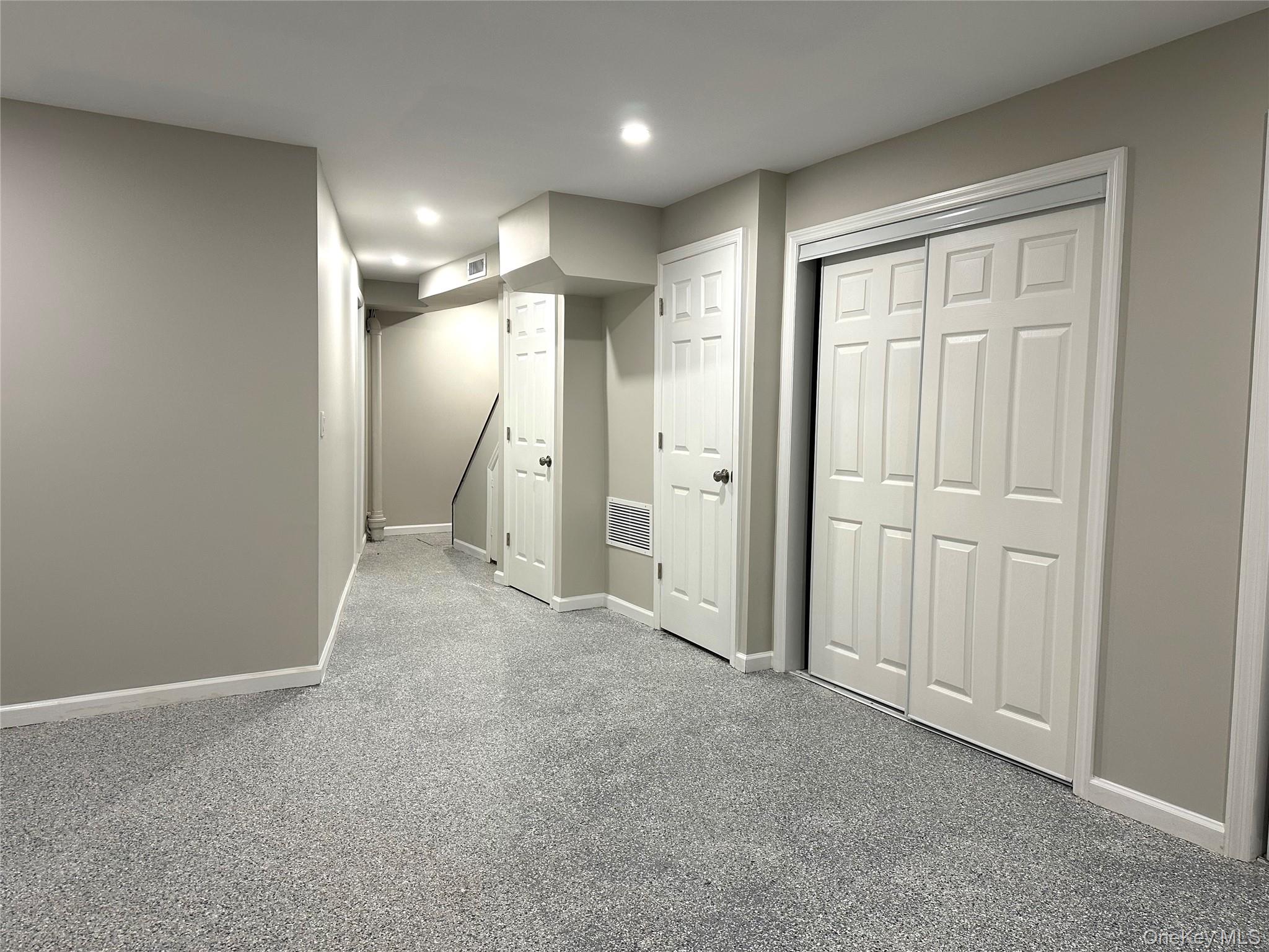 33 Roanoke Avenue Property Photo 6