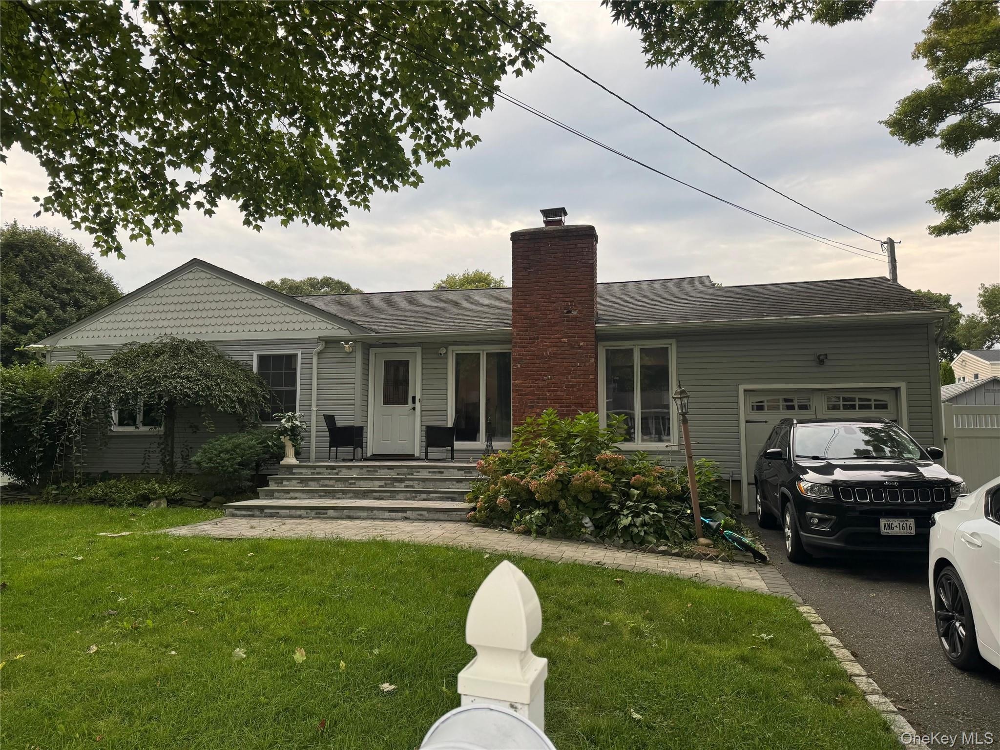 145 Thames Street Property Photo 1