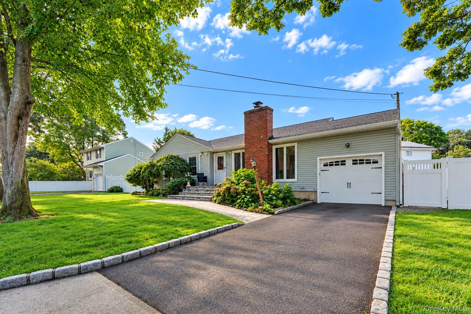 145 Thames Street Property Photo 2