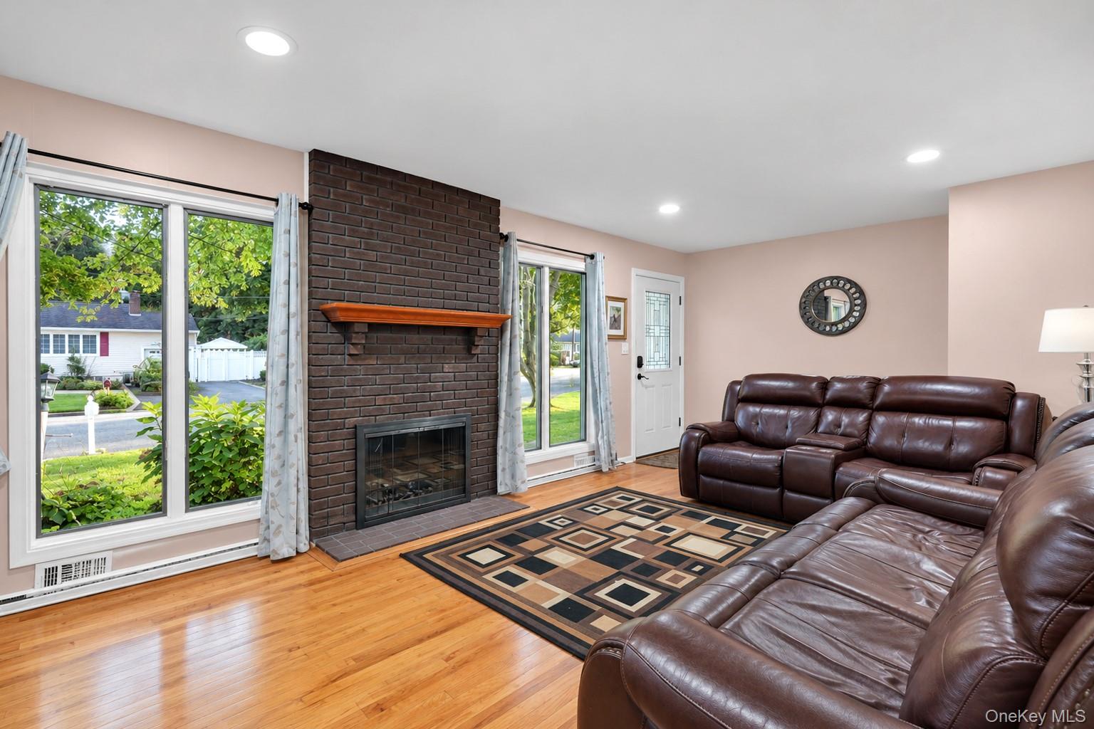 145 Thames Street Property Photo 5
