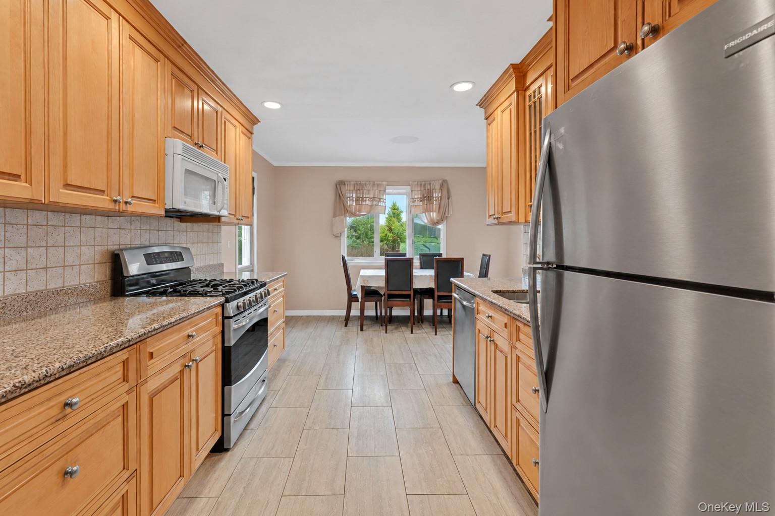 145 Thames Street Property Photo 7