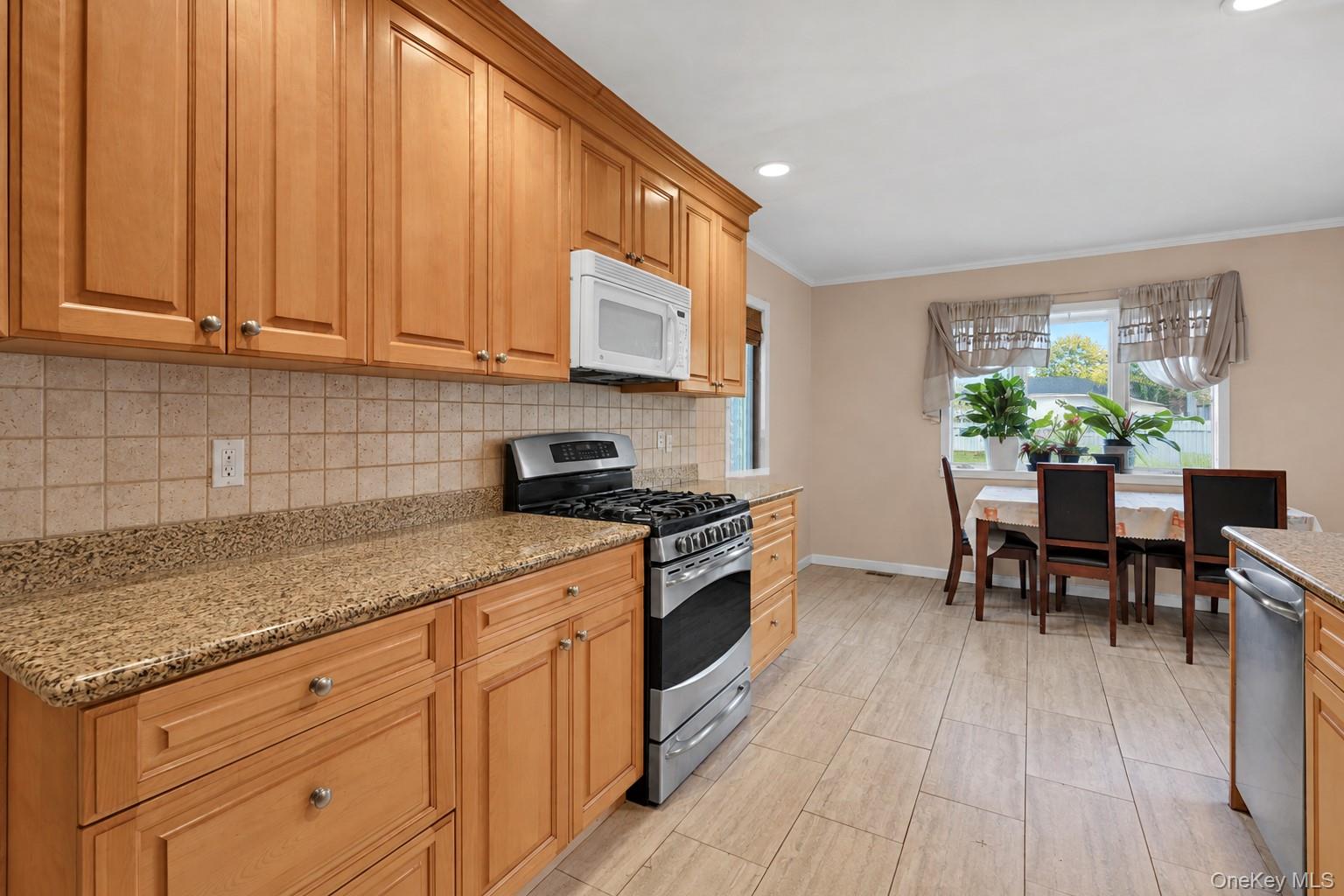 145 Thames Street Property Photo 8