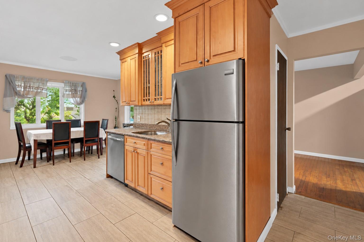 145 Thames Street Property Photo 9