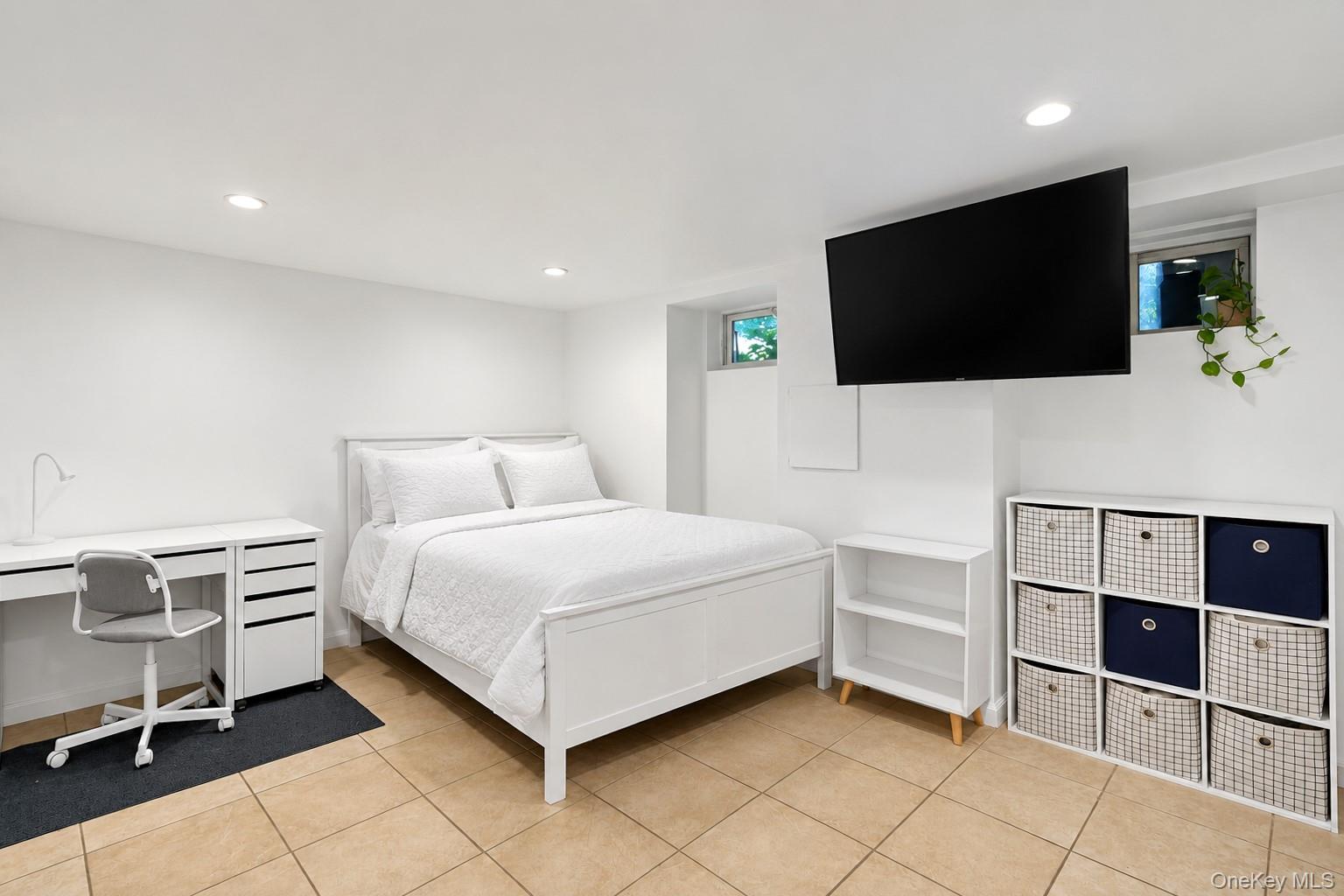 145 Thames Street Property Photo 11