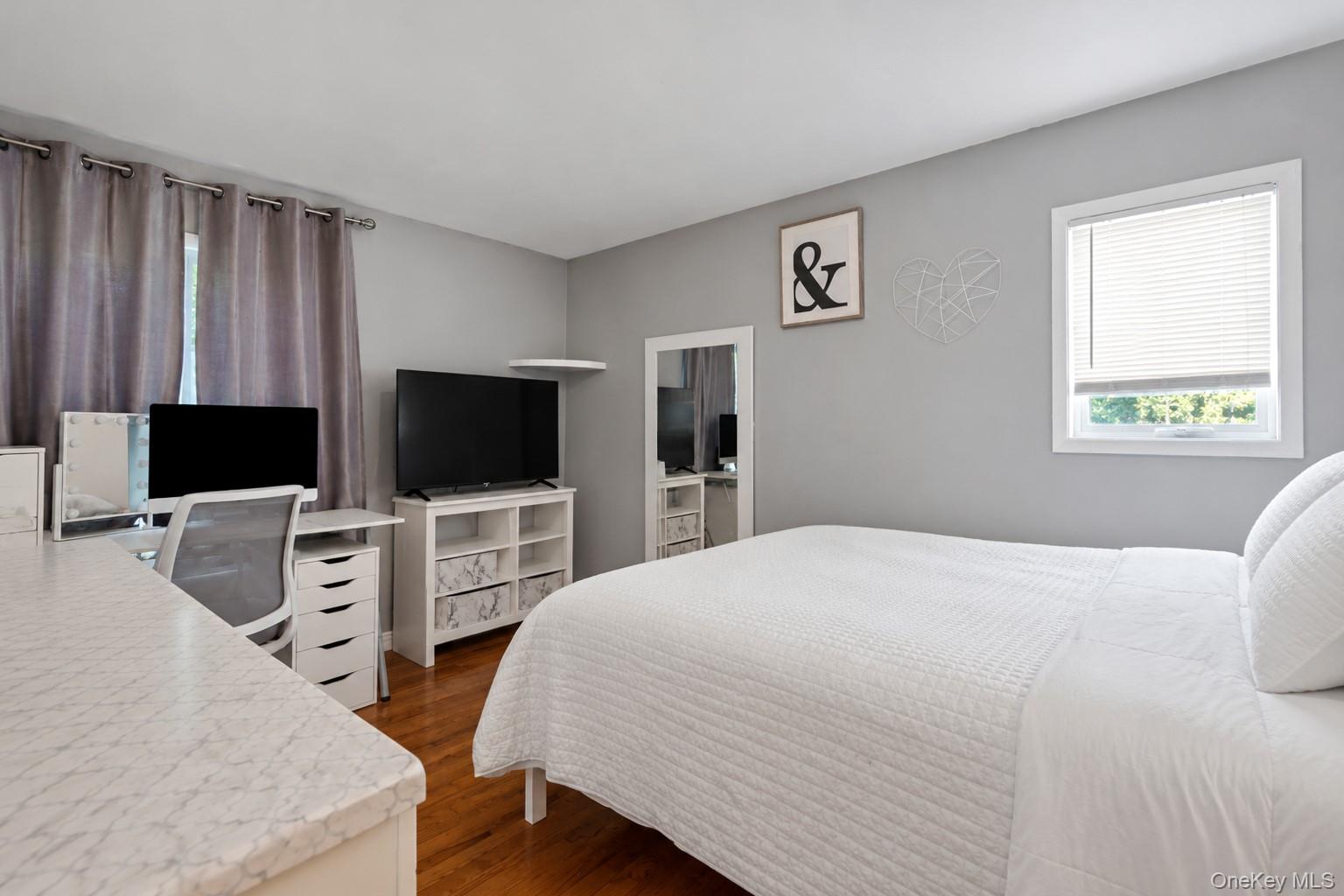 145 Thames Street Property Photo 17