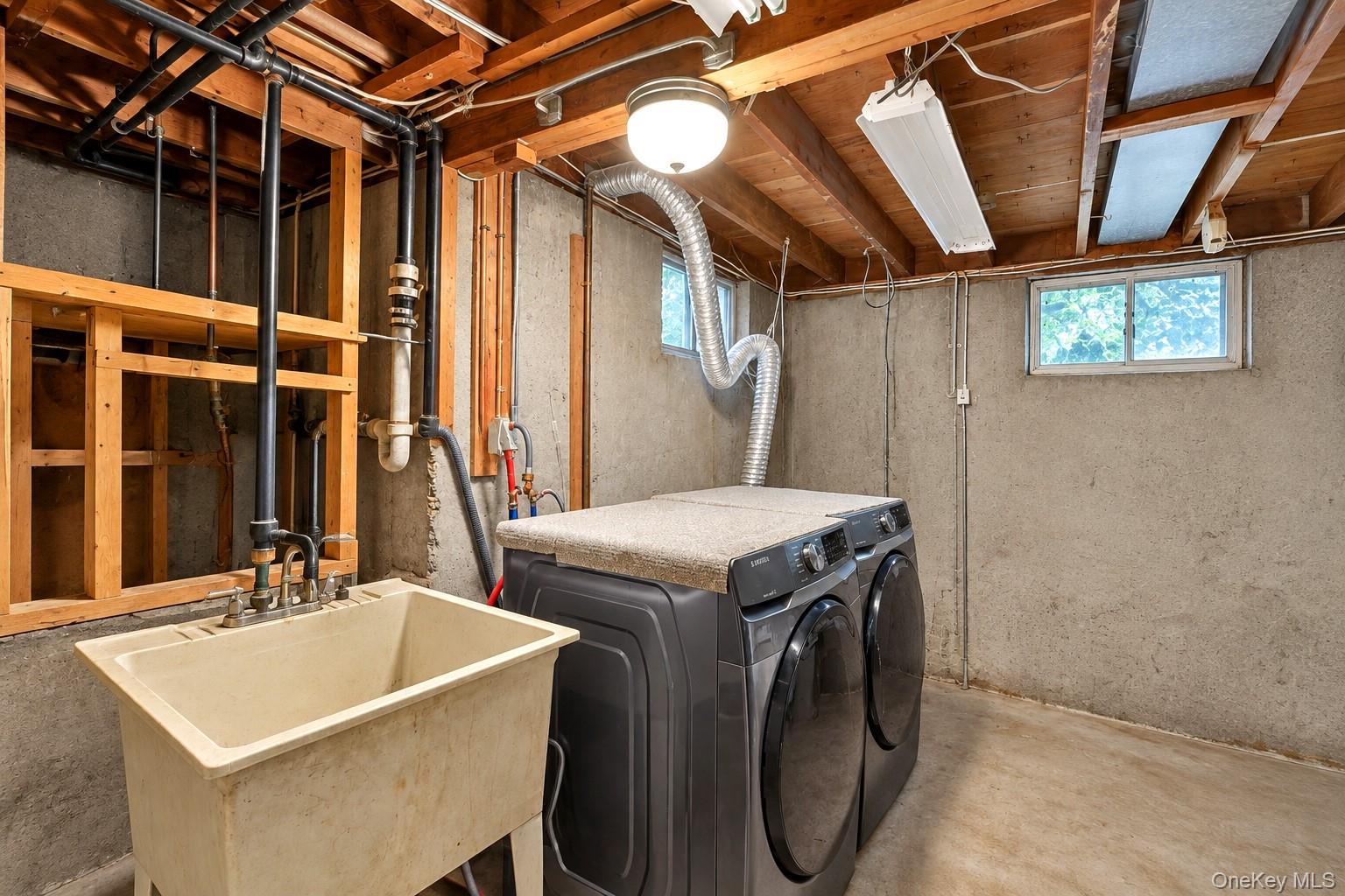 145 Thames Street Property Photo 20