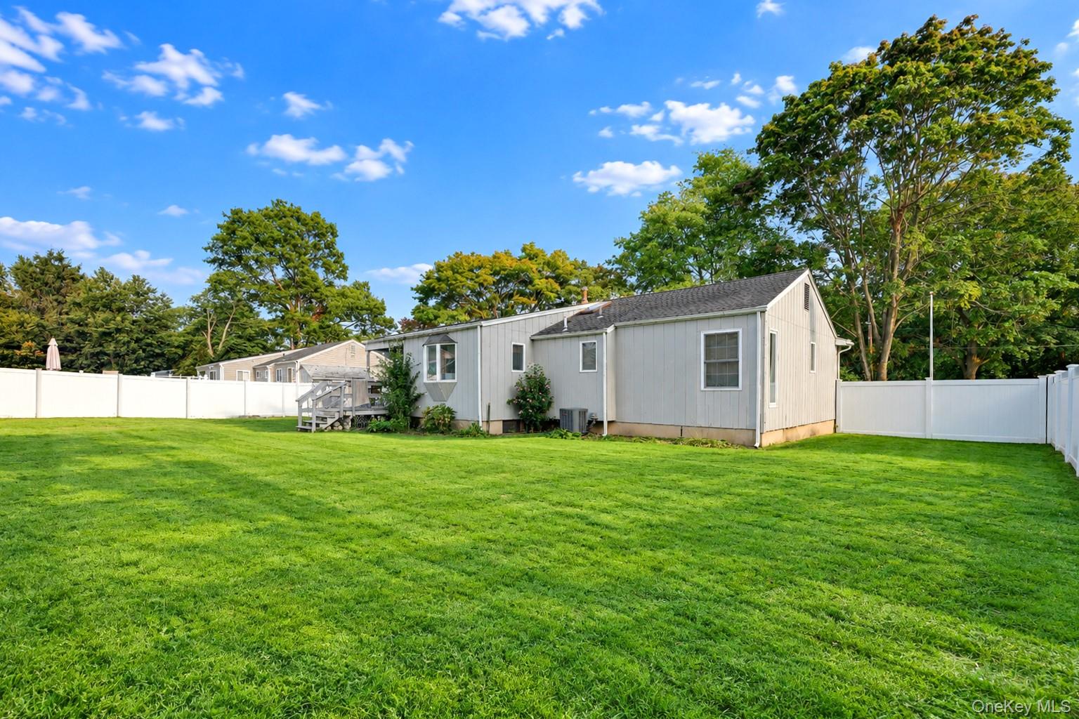 145 Thames Street Property Photo 24