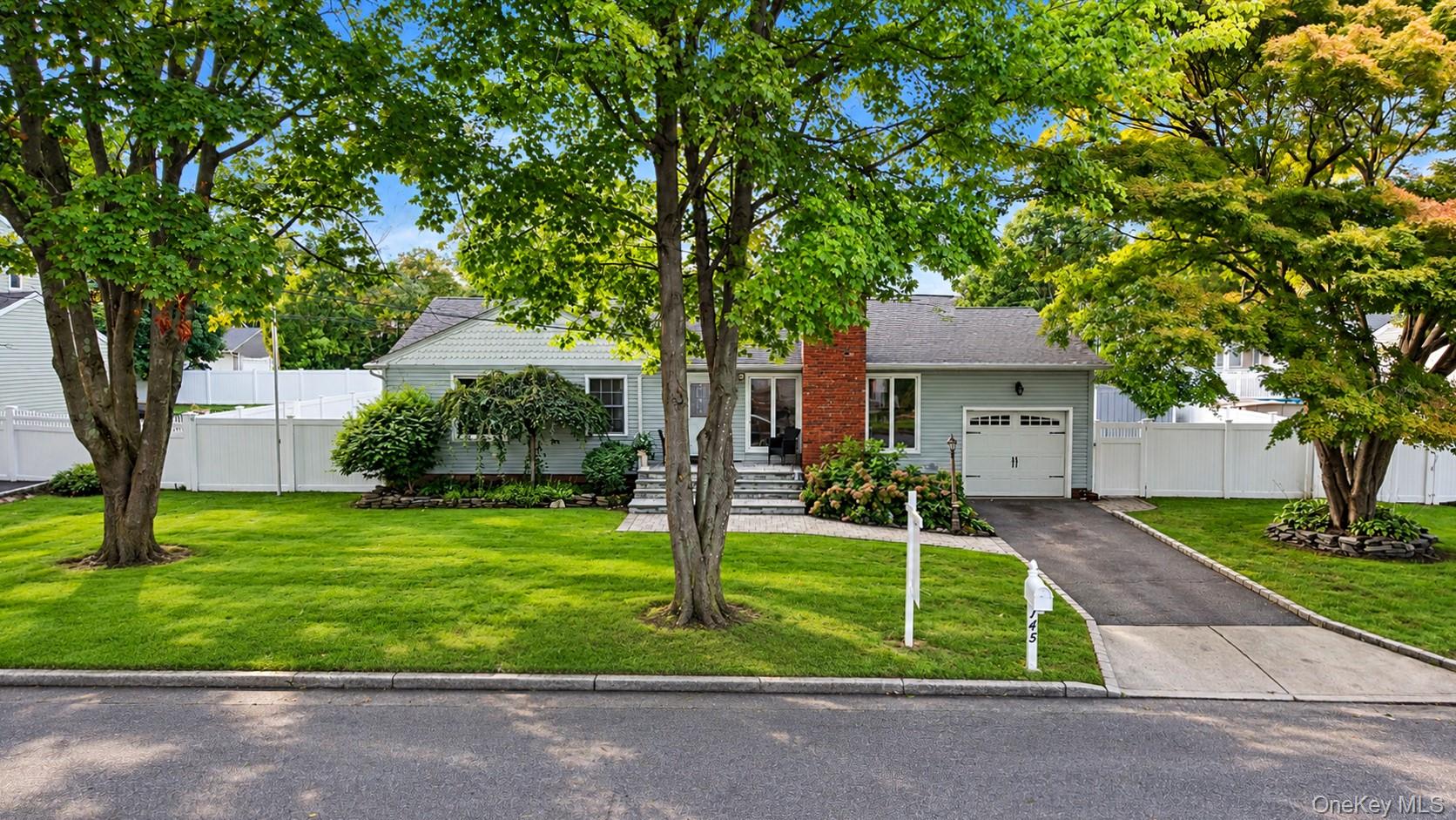 145 Thames Street Property Photo 25