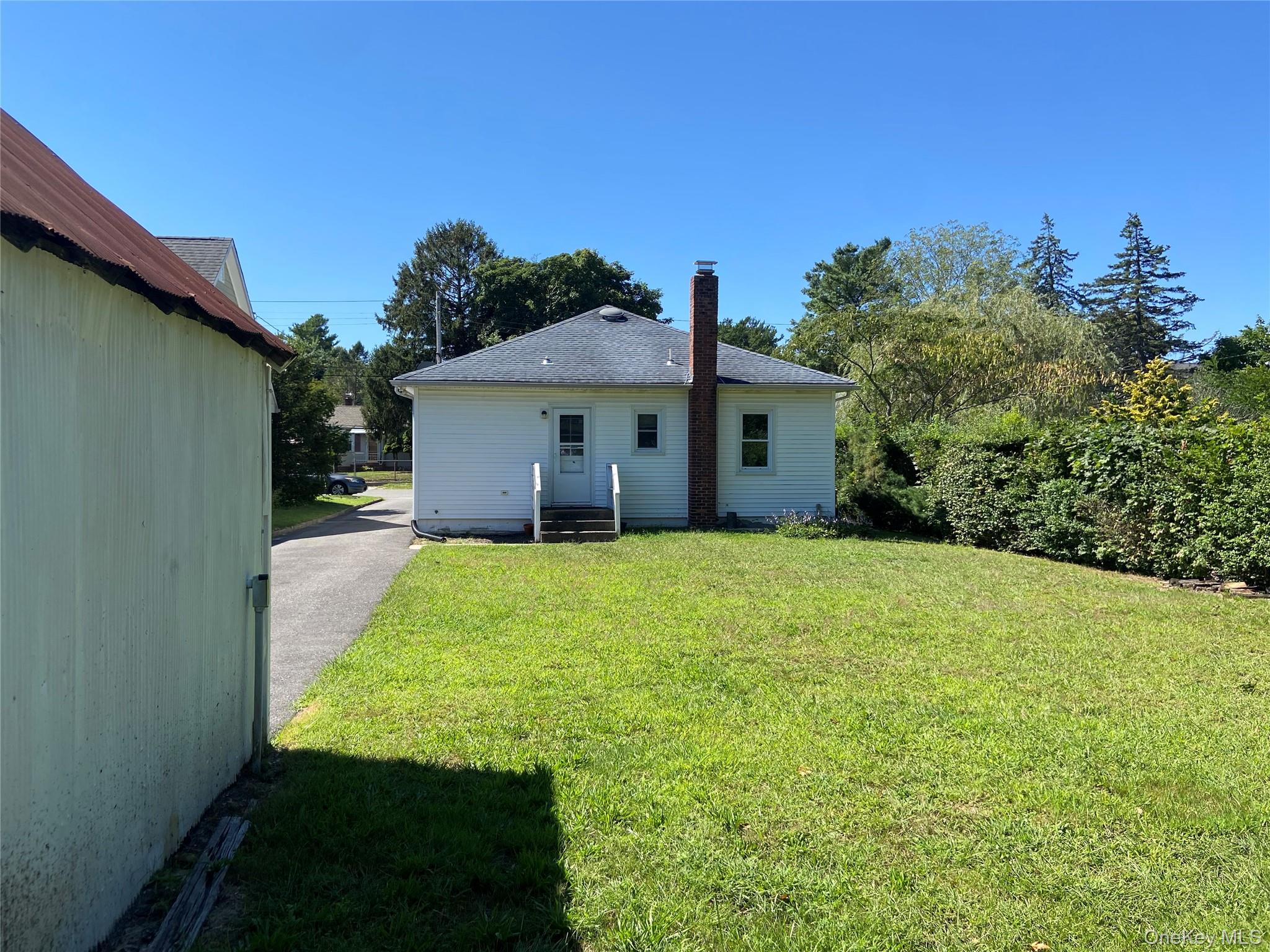 424 Sweezy Avenue Property Photo 3