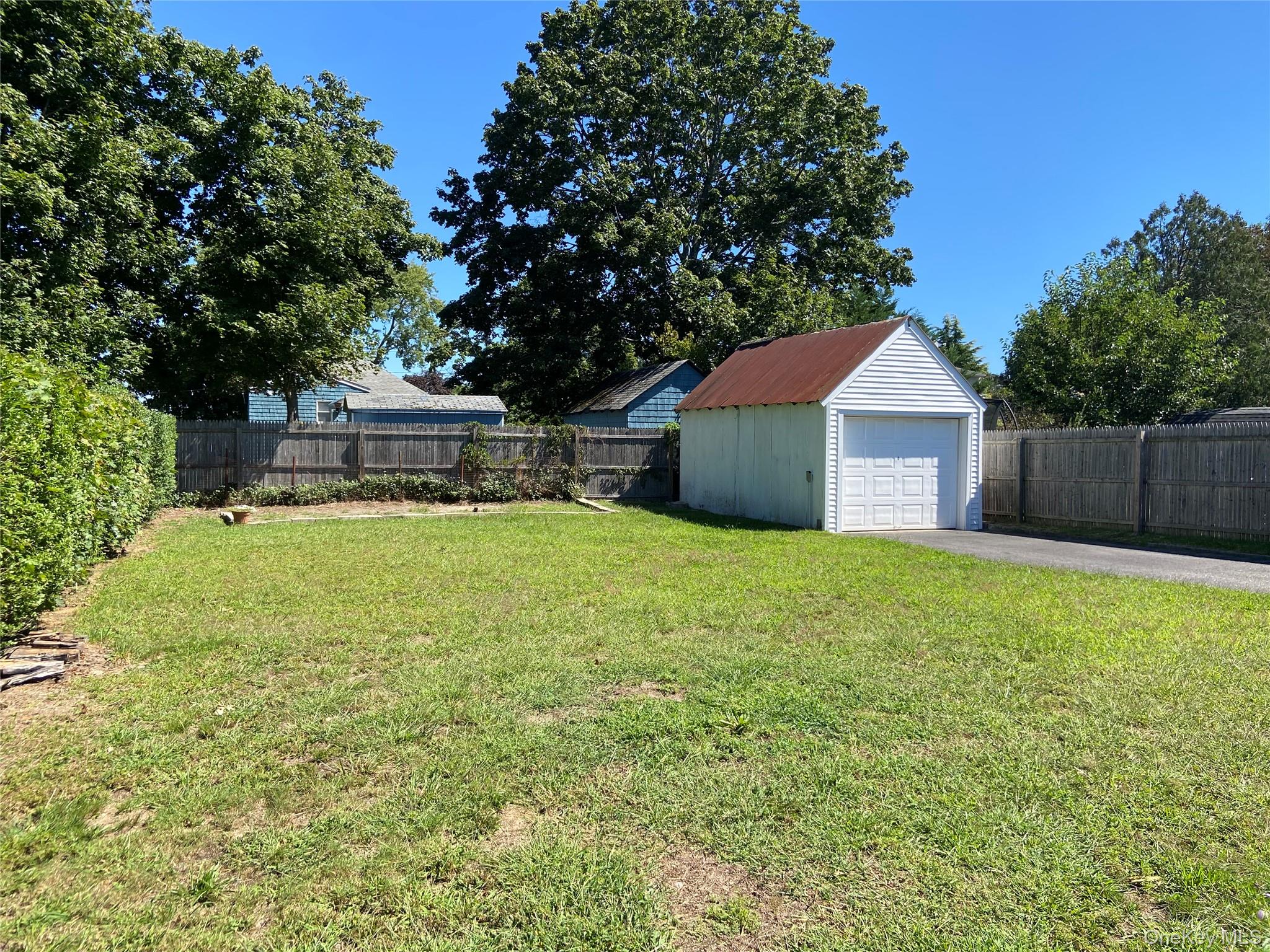 424 Sweezy Avenue Property Photo 4