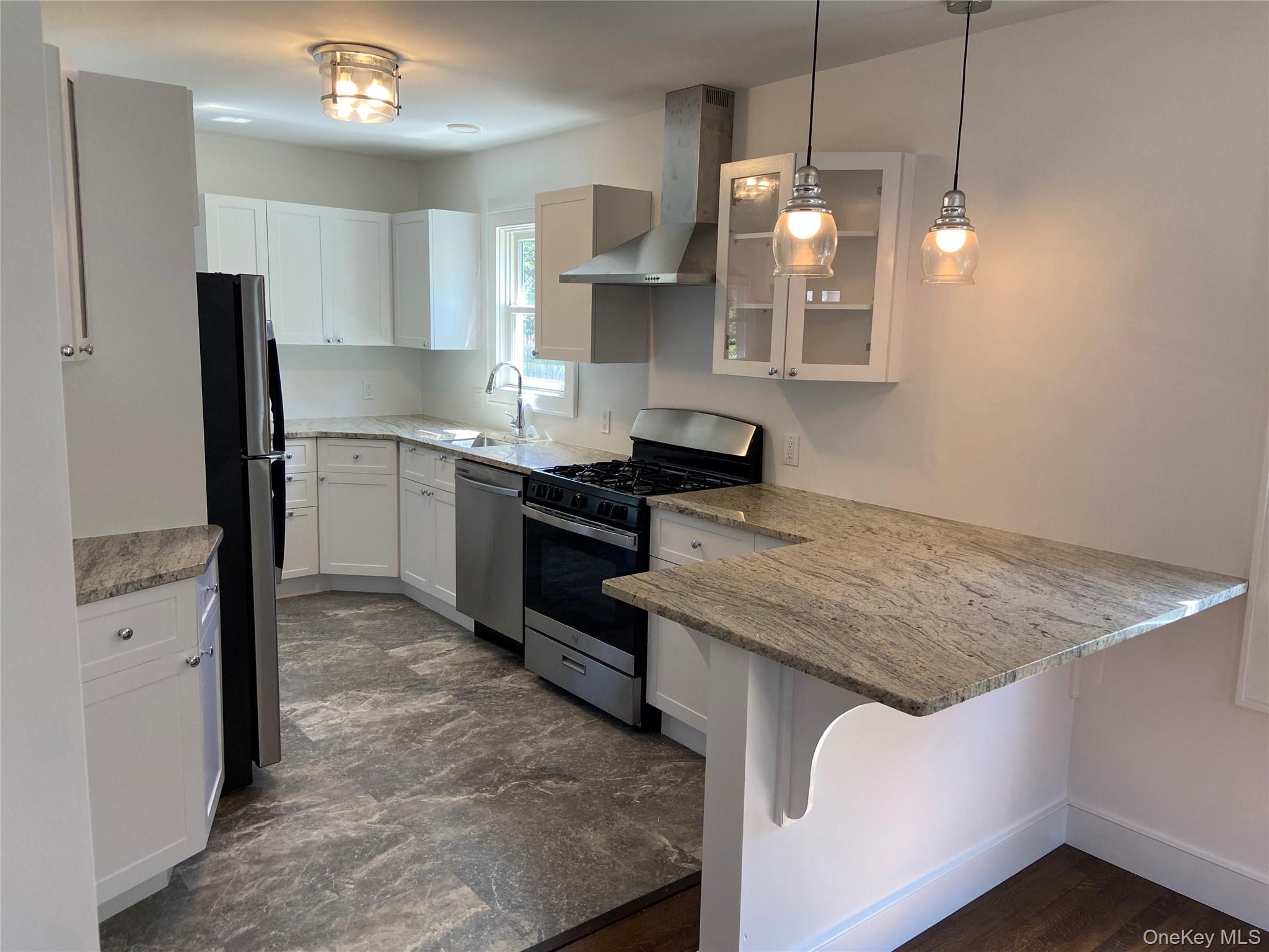 424 Sweezy Avenue Property Photo 8
