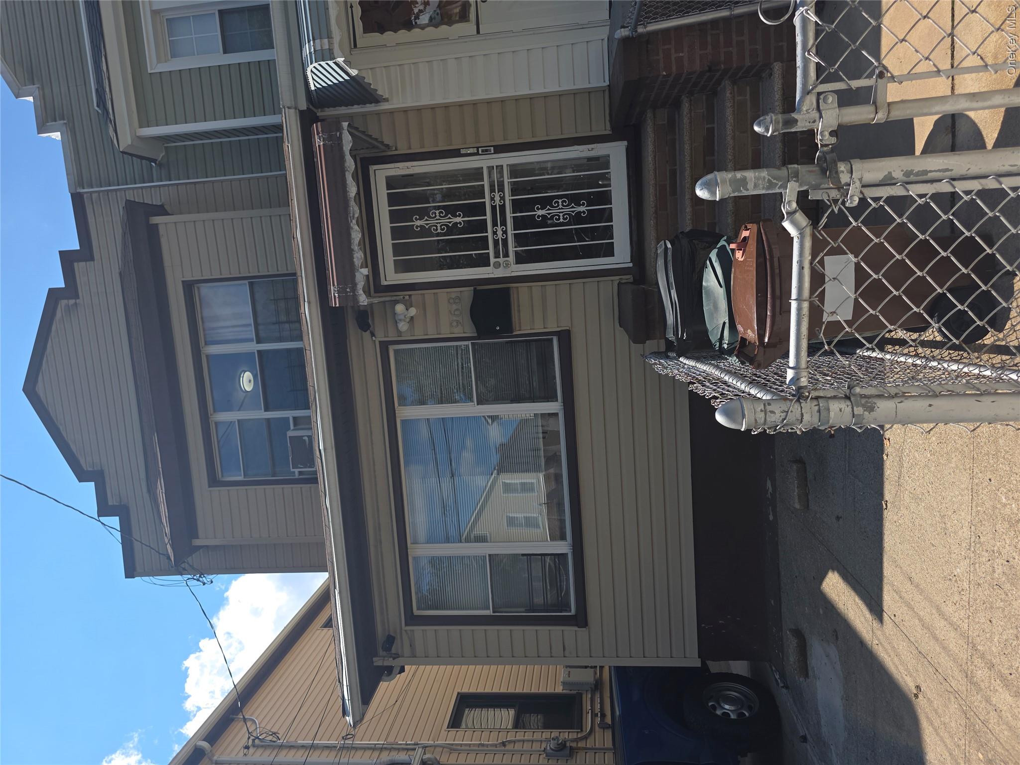 968 Albany Avenue Property Photo 1