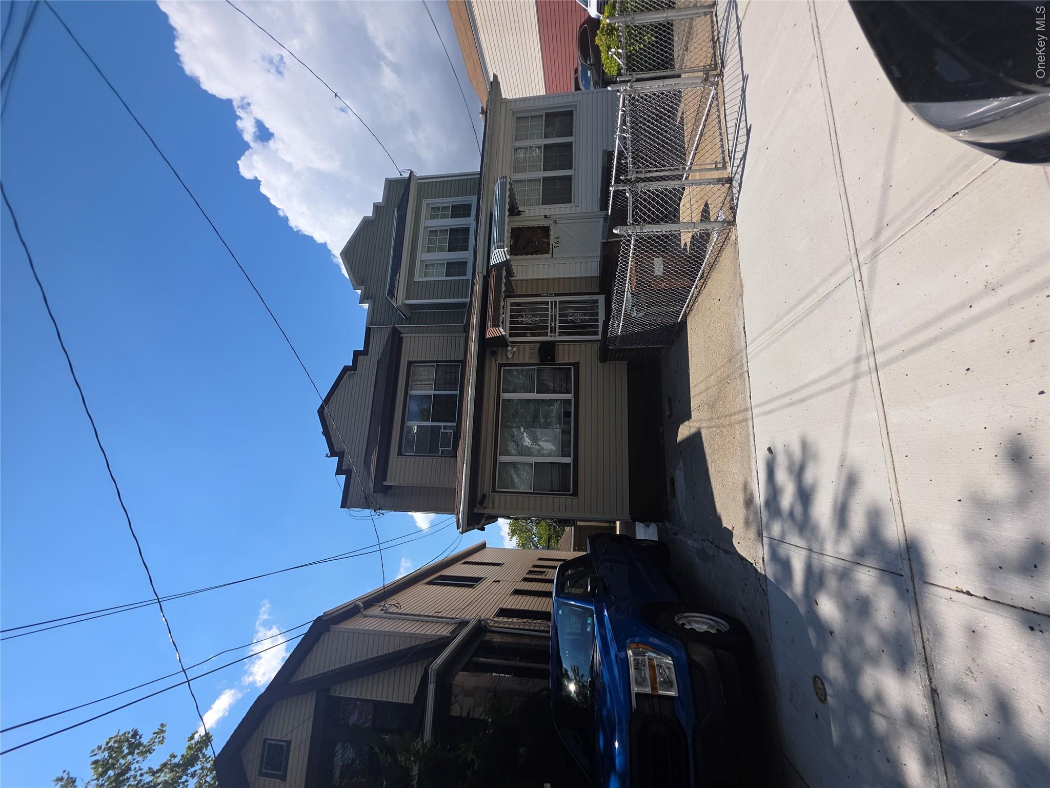 968 Albany Avenue Property Photo 2