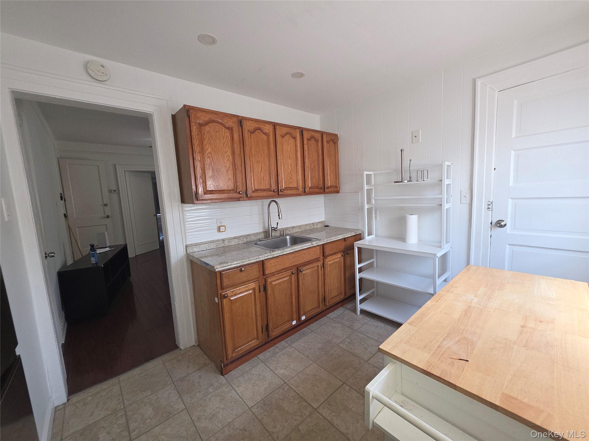 968 Albany Avenue Property Photo 12