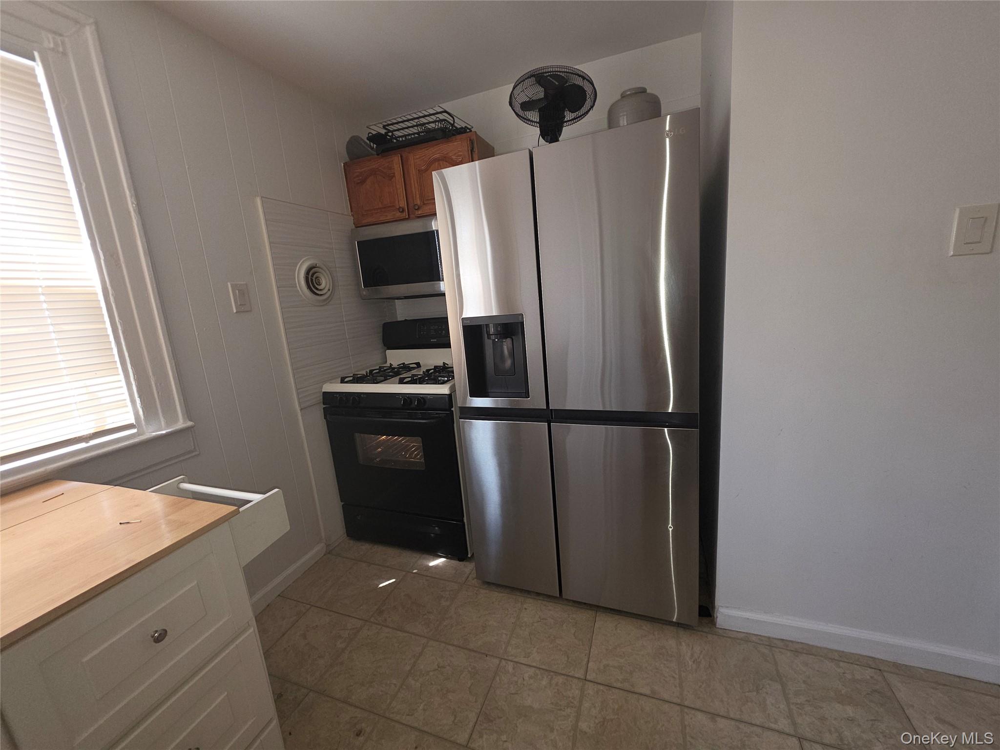 968 Albany Avenue Property Photo 13