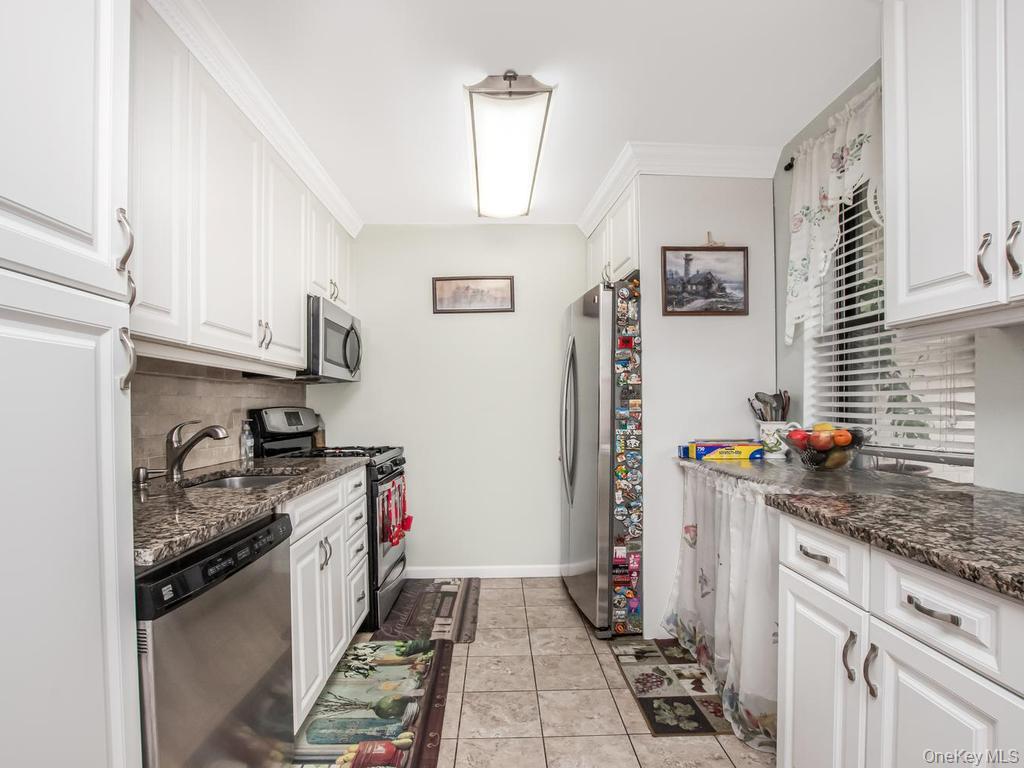 1874 Pelham Parkway 2p Property Photo 8