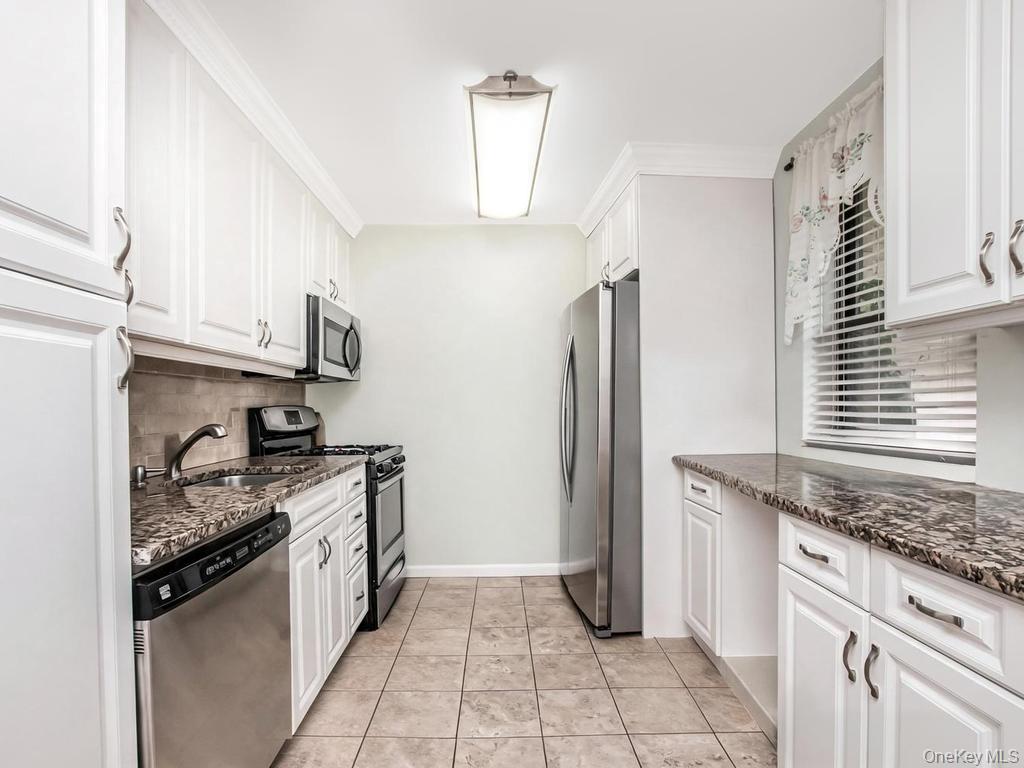 1874 Pelham Parkway 2p Property Photo 9