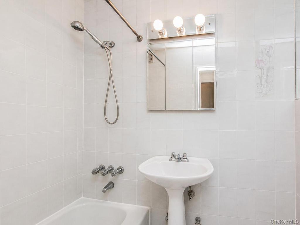 1874 Pelham Parkway 2p Property Photo 21