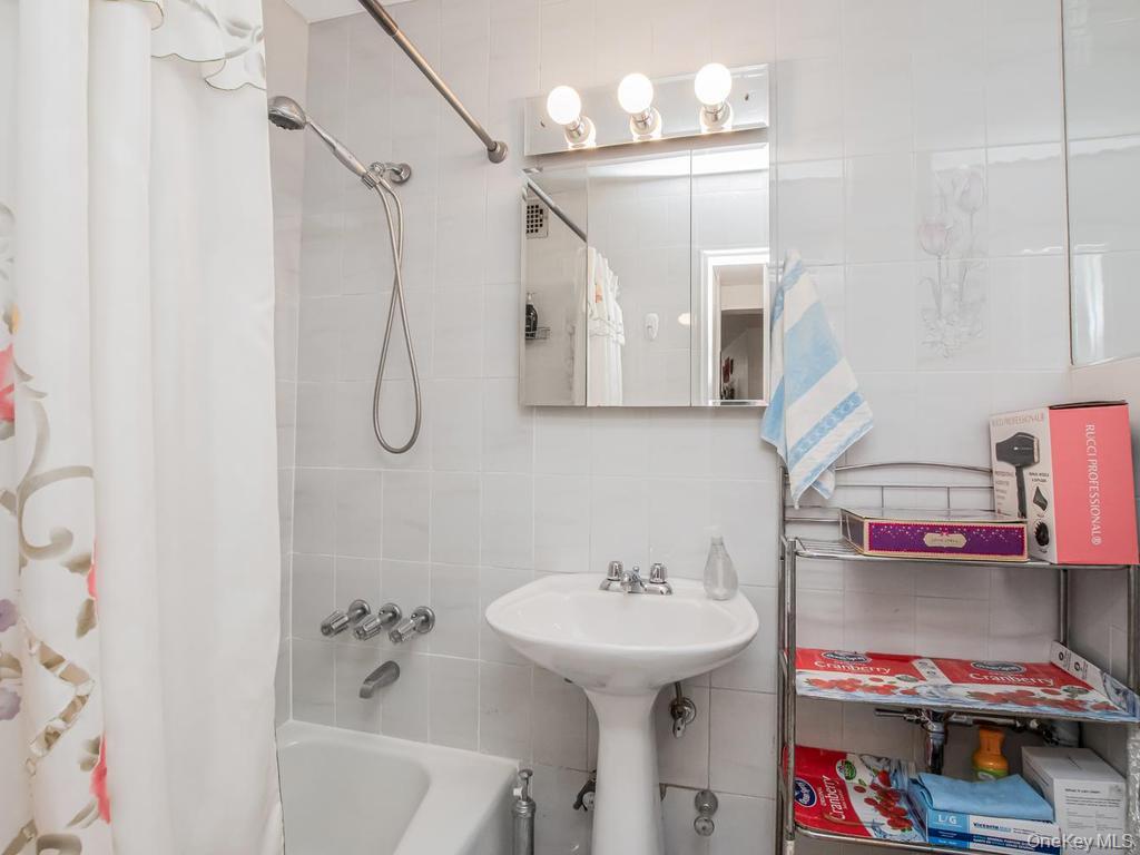 1874 Pelham Parkway 2p Property Photo 22