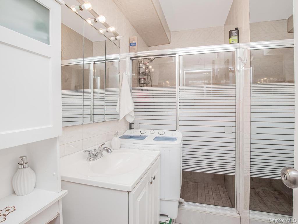 1874 Pelham Parkway 2p Property Photo 23