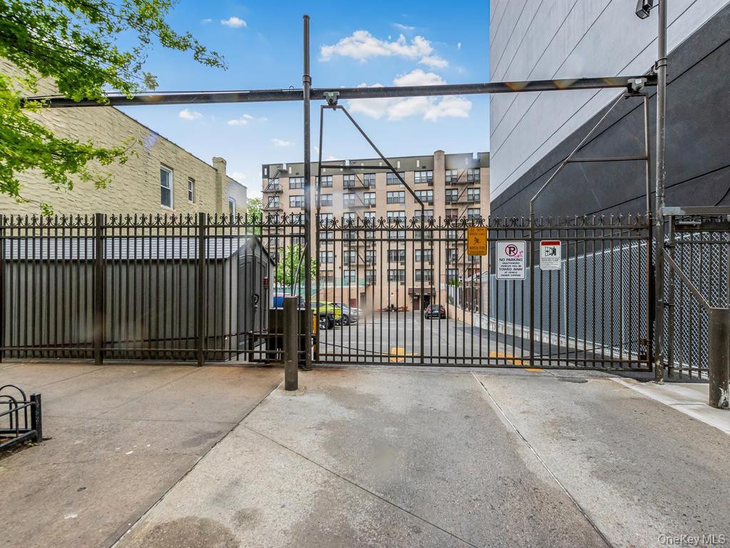 1874 Pelham Parkway 2p Property Photo 28
