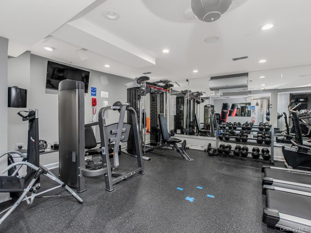 1874 Pelham Parkway 2p Property Photo 33