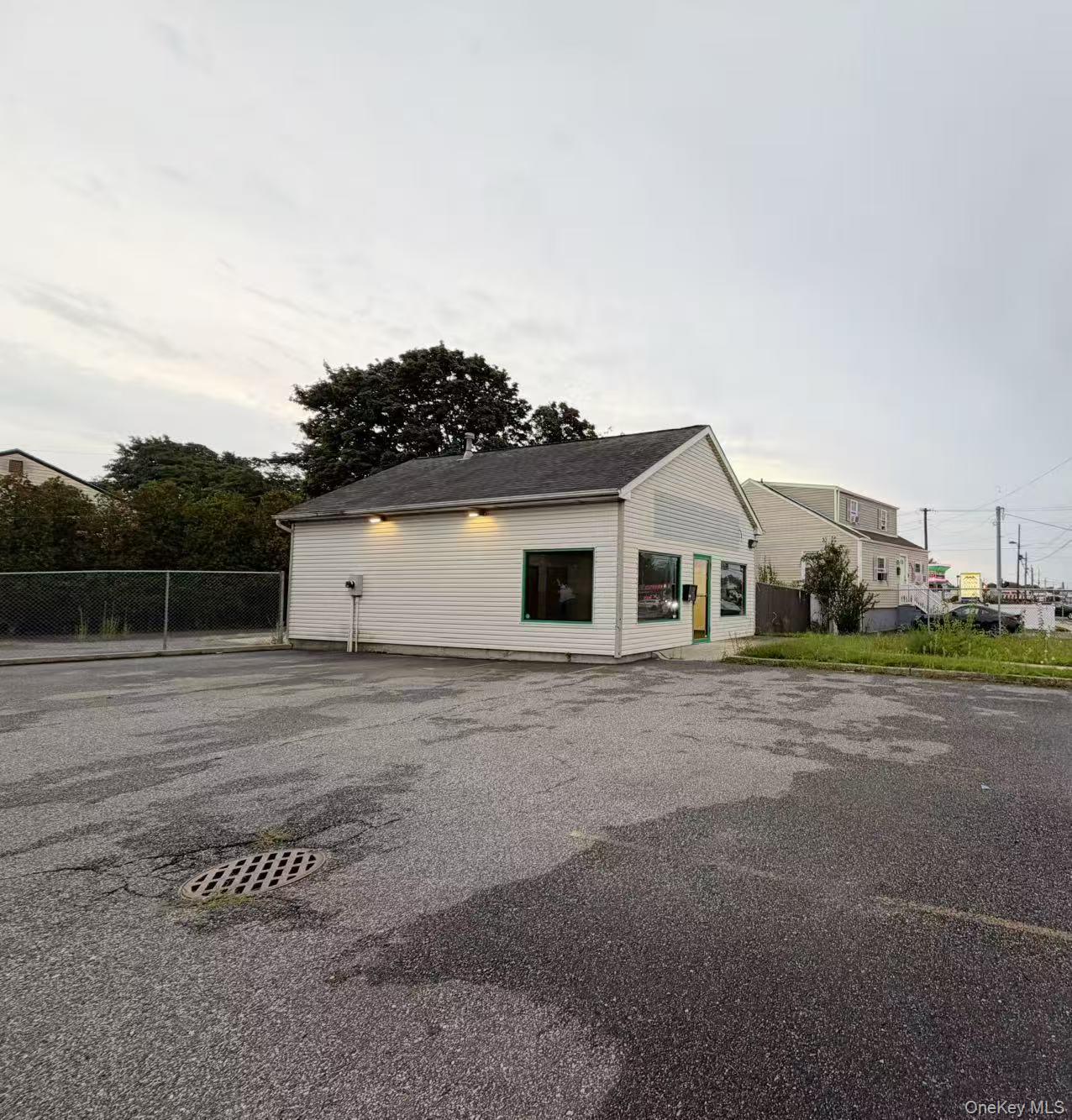 199 E Montauk Highway Property Photo 1