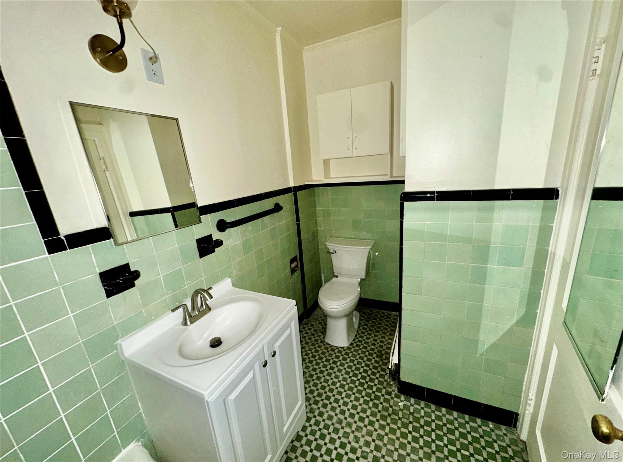 918 Hempstead Turnpike 6 Property Photo 3