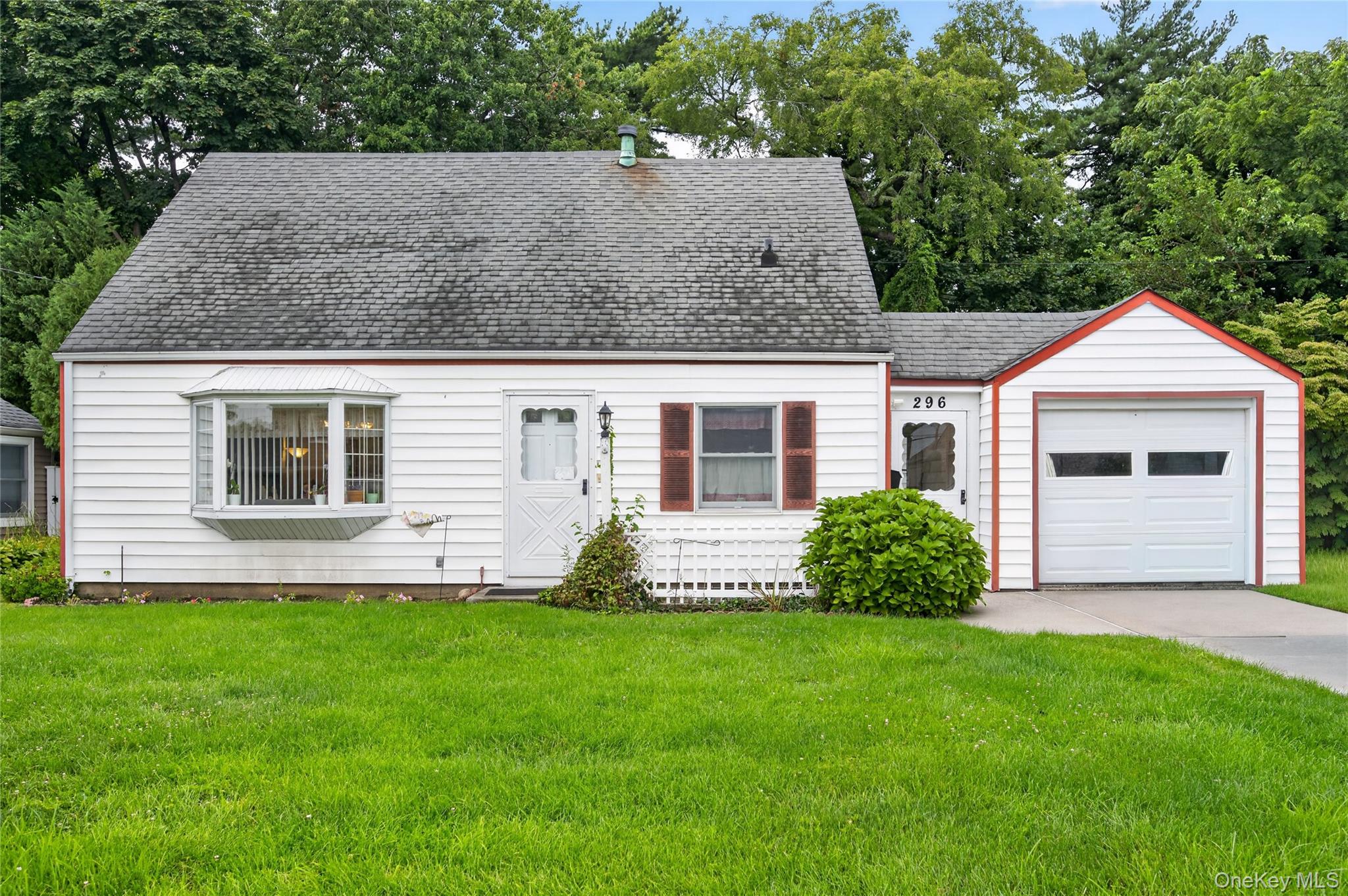 296 Jamaica Boulevard Property Photo 1