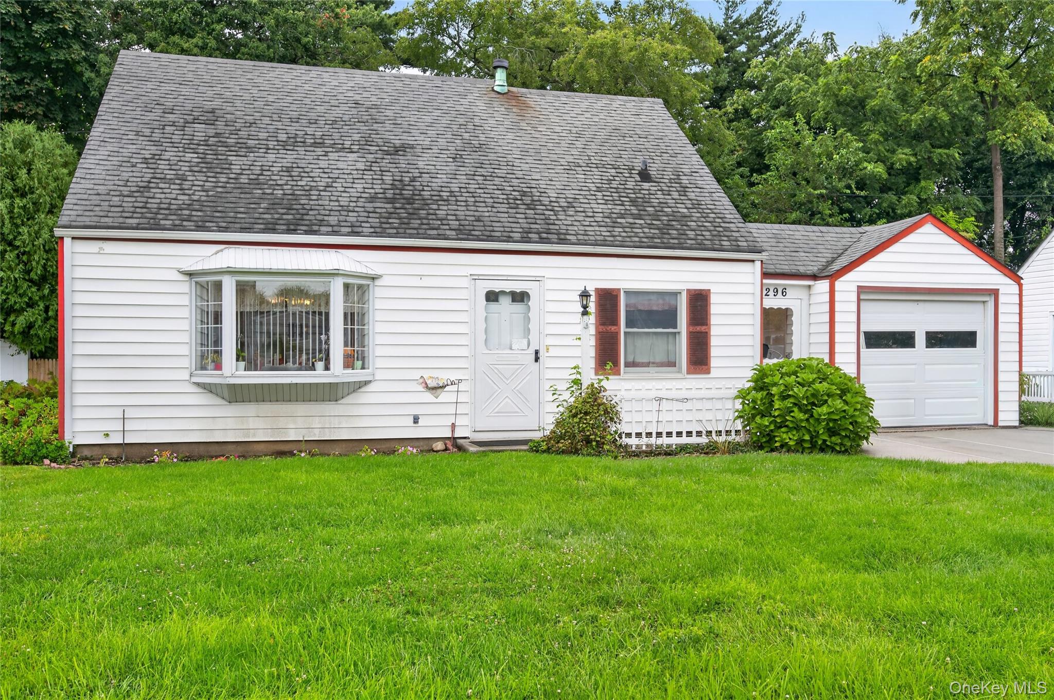 296 Jamaica Boulevard Property Photo 3