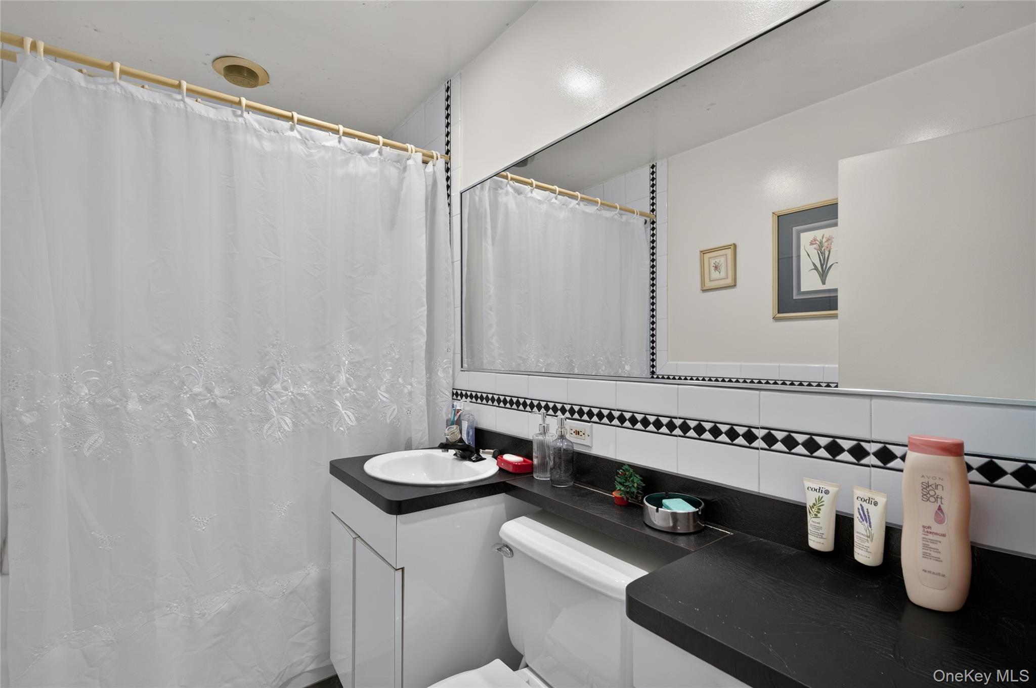 296 Jamaica Boulevard Property Photo 9