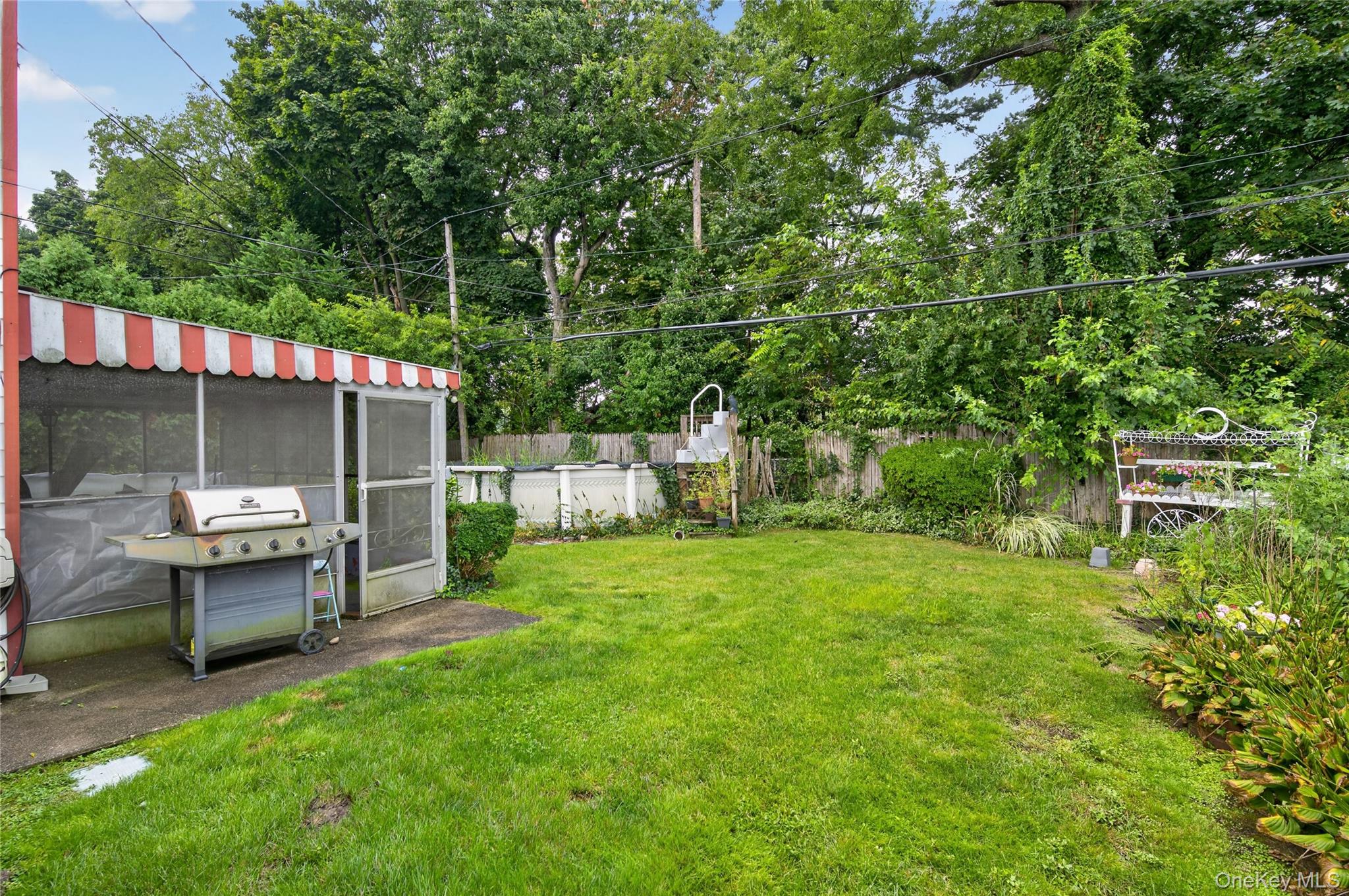 296 Jamaica Boulevard Property Photo 12