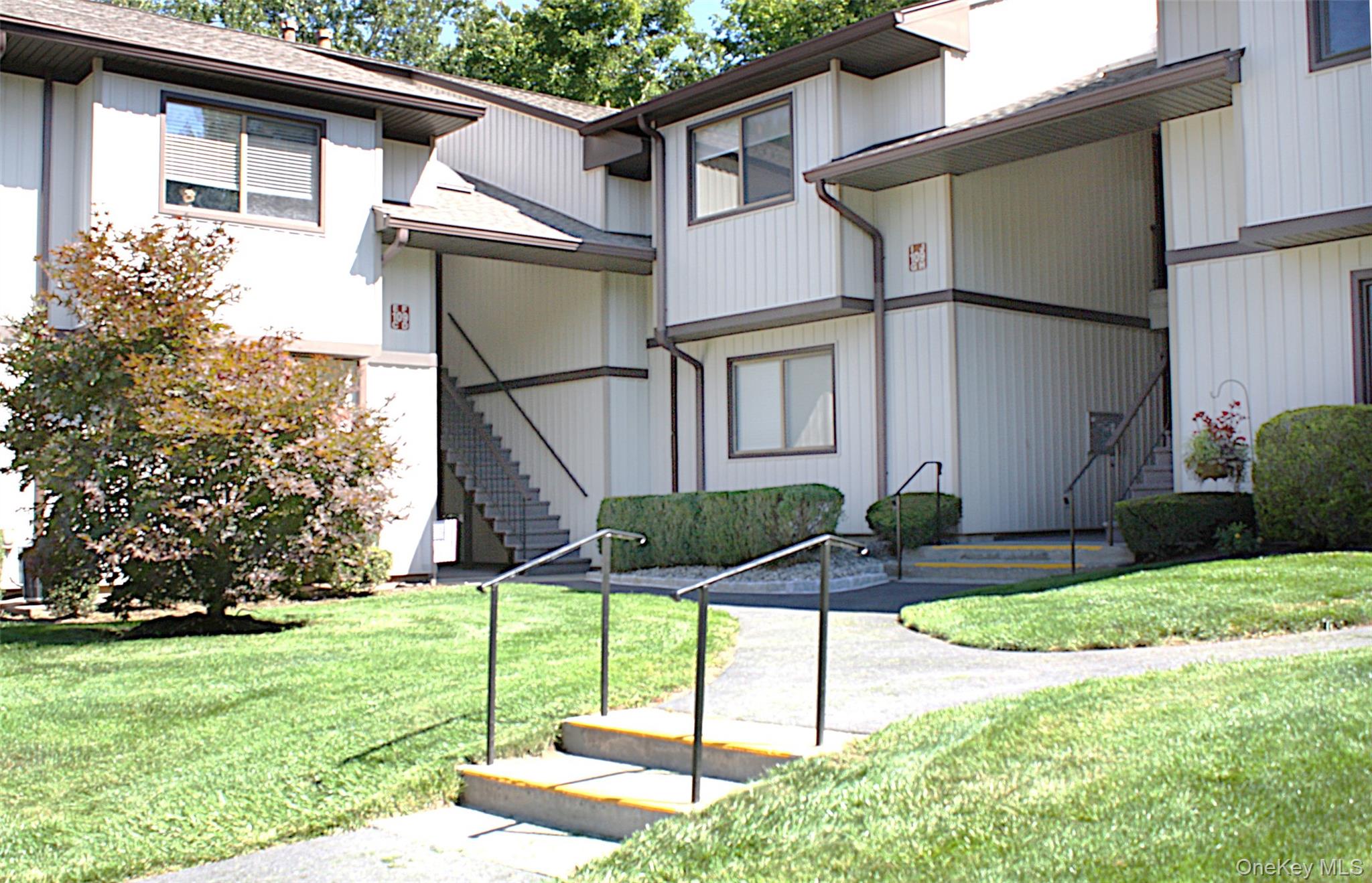 109 Village Road D Property Photo 3