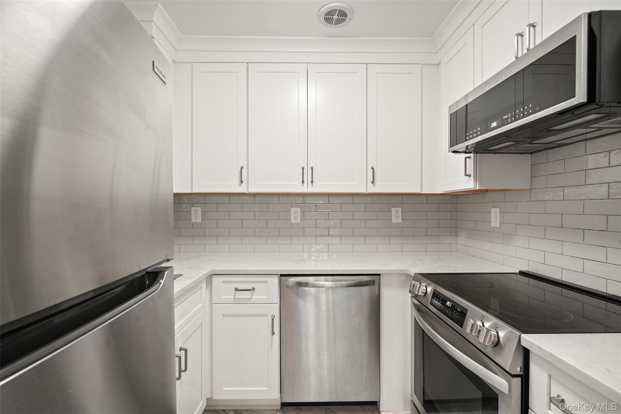 109 Village Road D Property Photo 14