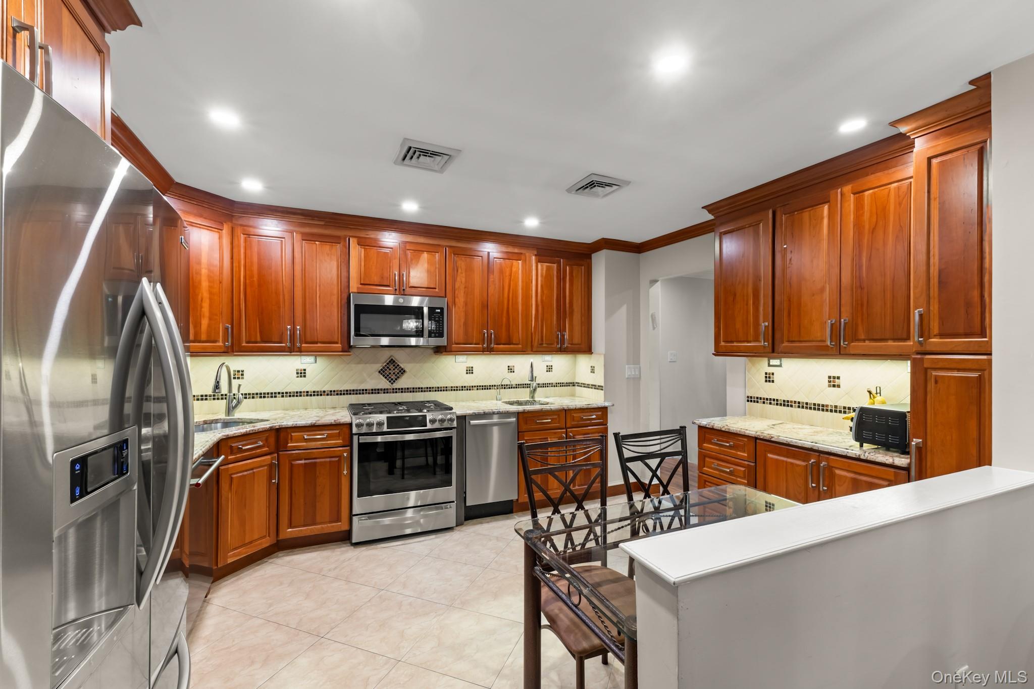 1 Earl Court Property Photo 6