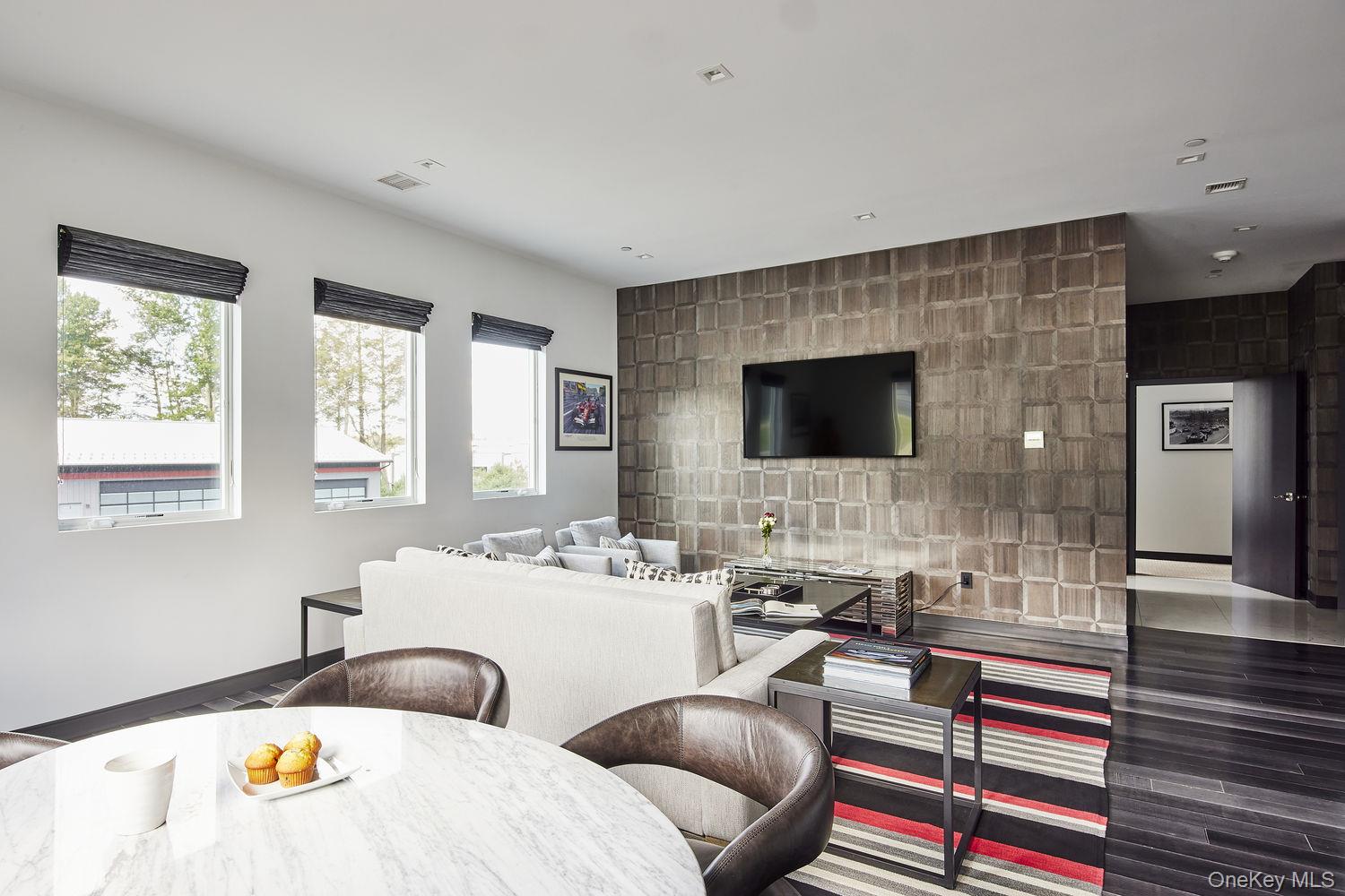 1045159 Property Photo 11