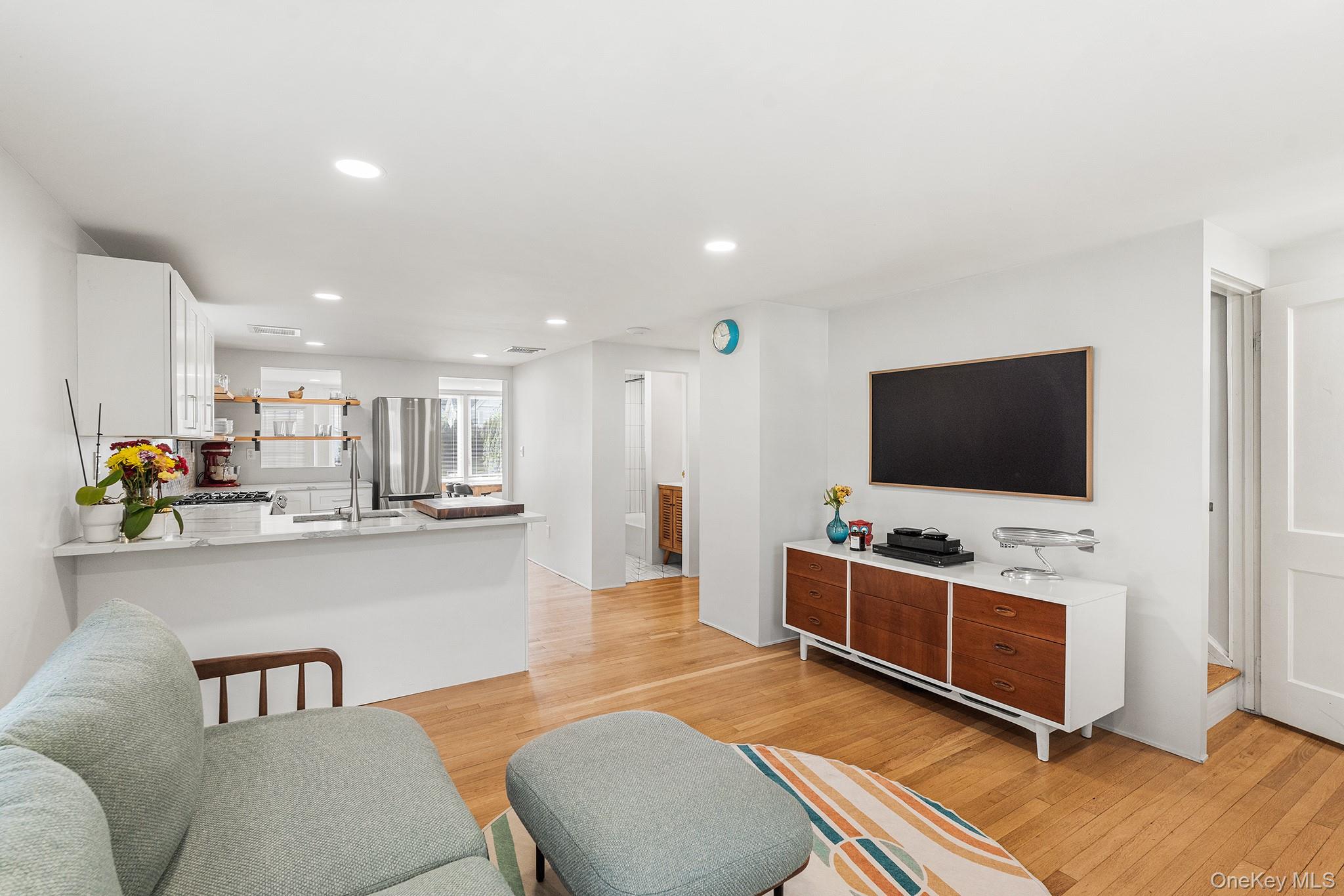 5 W Maple Avenue Property Photo 9