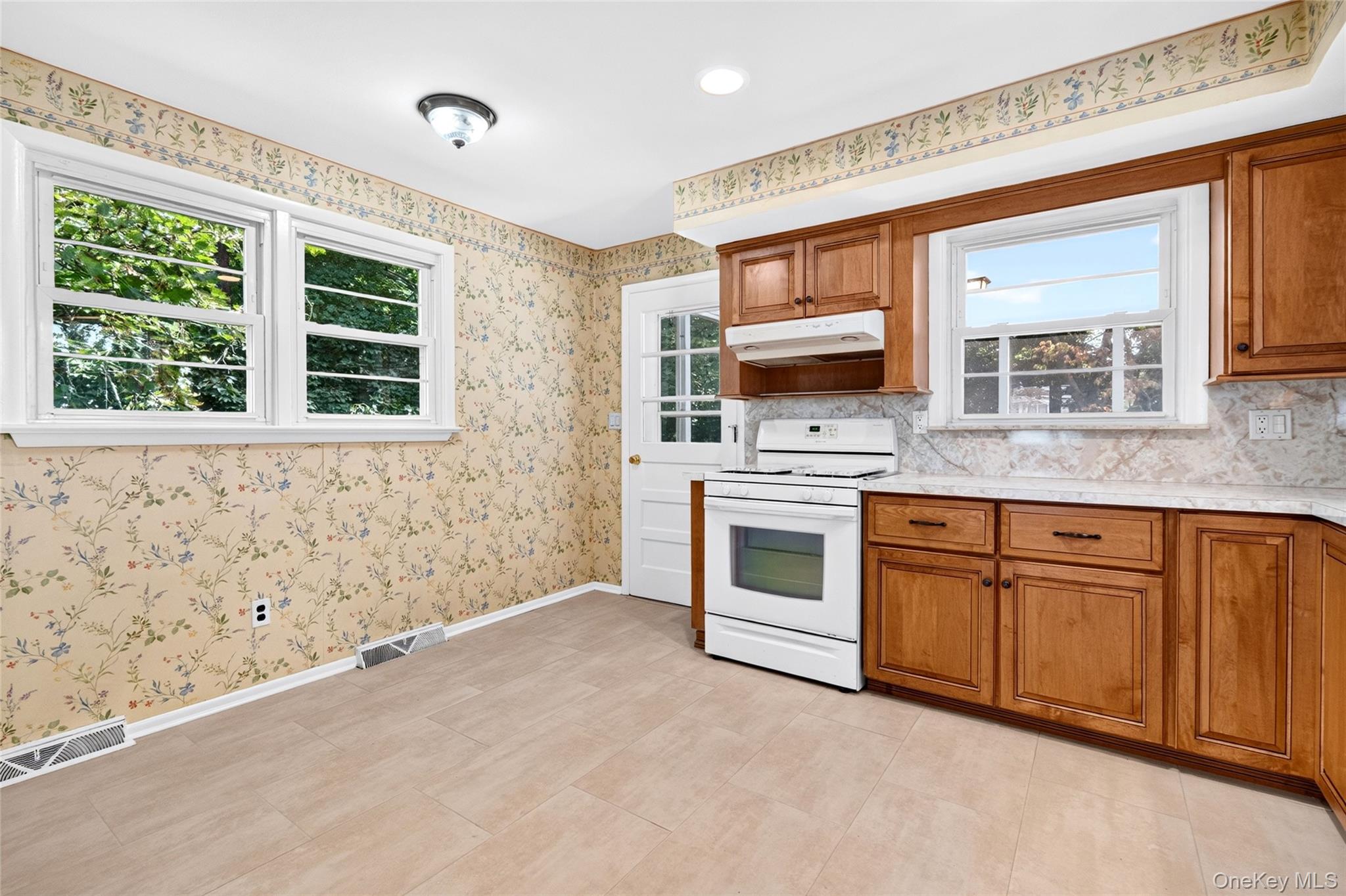 92 Kings Highway Property Photo 17