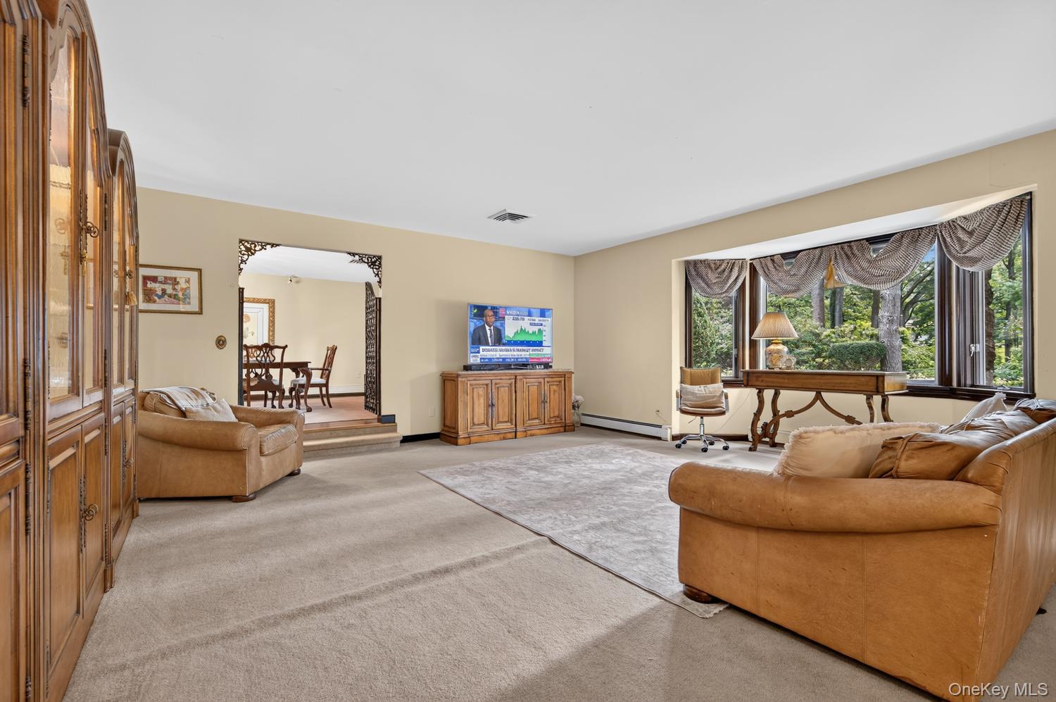 10 Dorchester Drive Property Photo 6