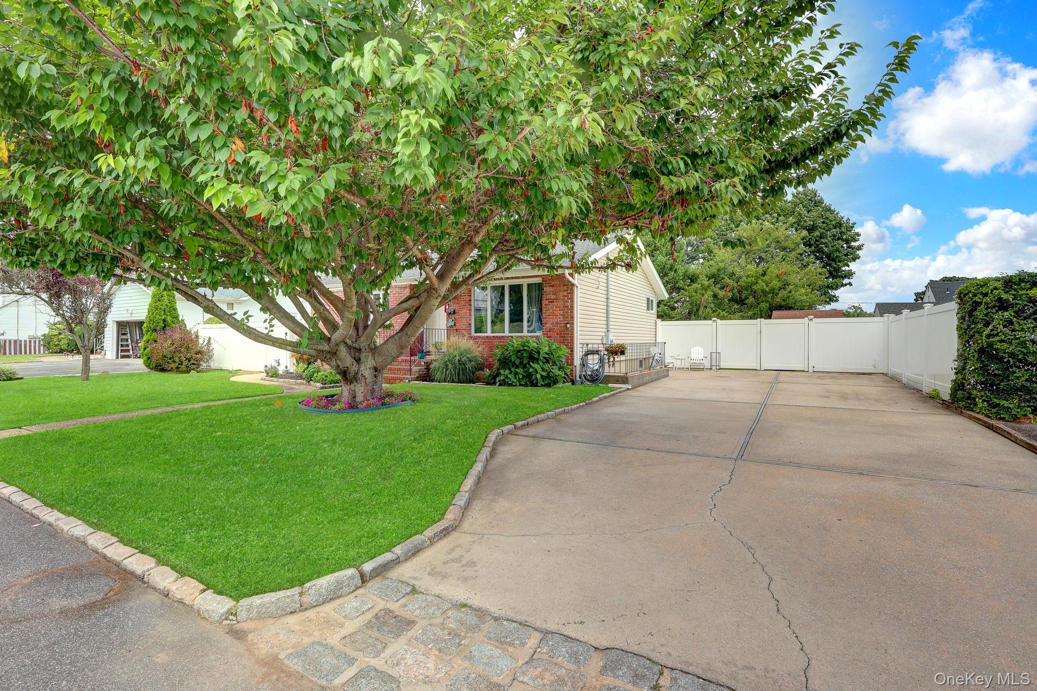 43 Manhattan Avenue Property Photo 2