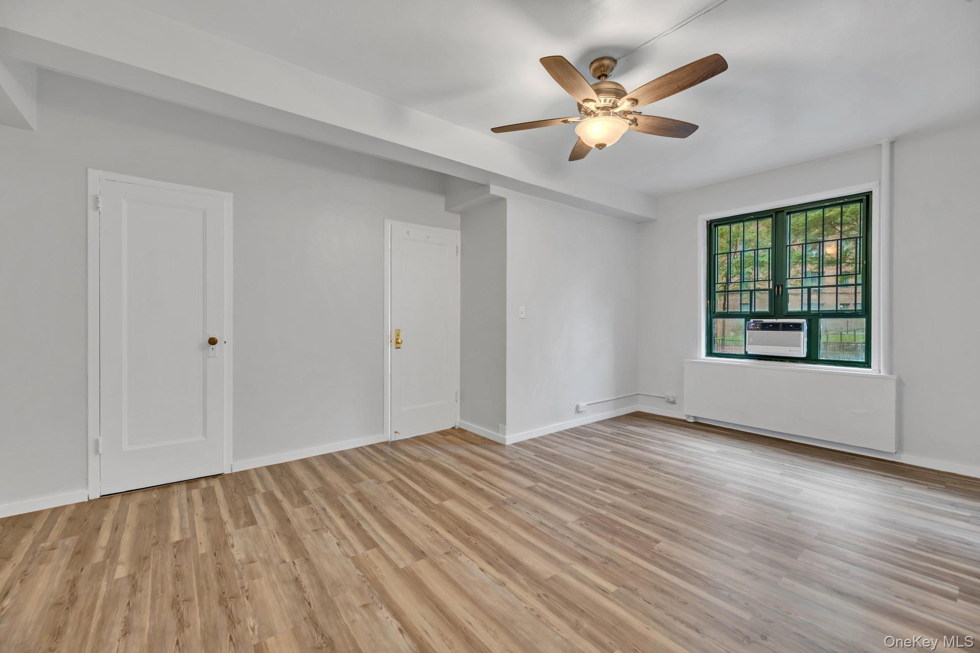 7 Metropolitan Oval Me Property Photo 3