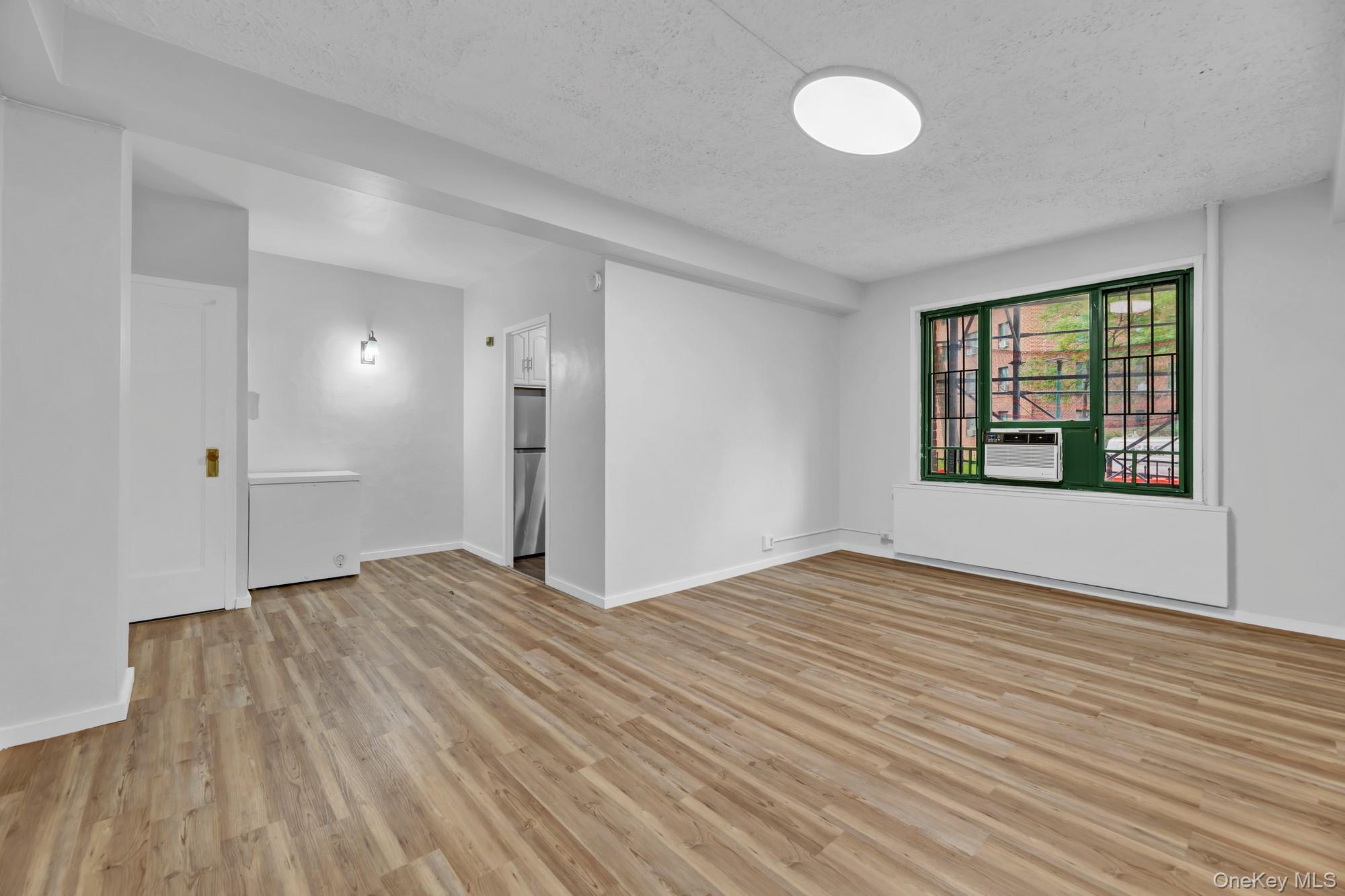7 Metropolitan Oval Me Property Photo 5