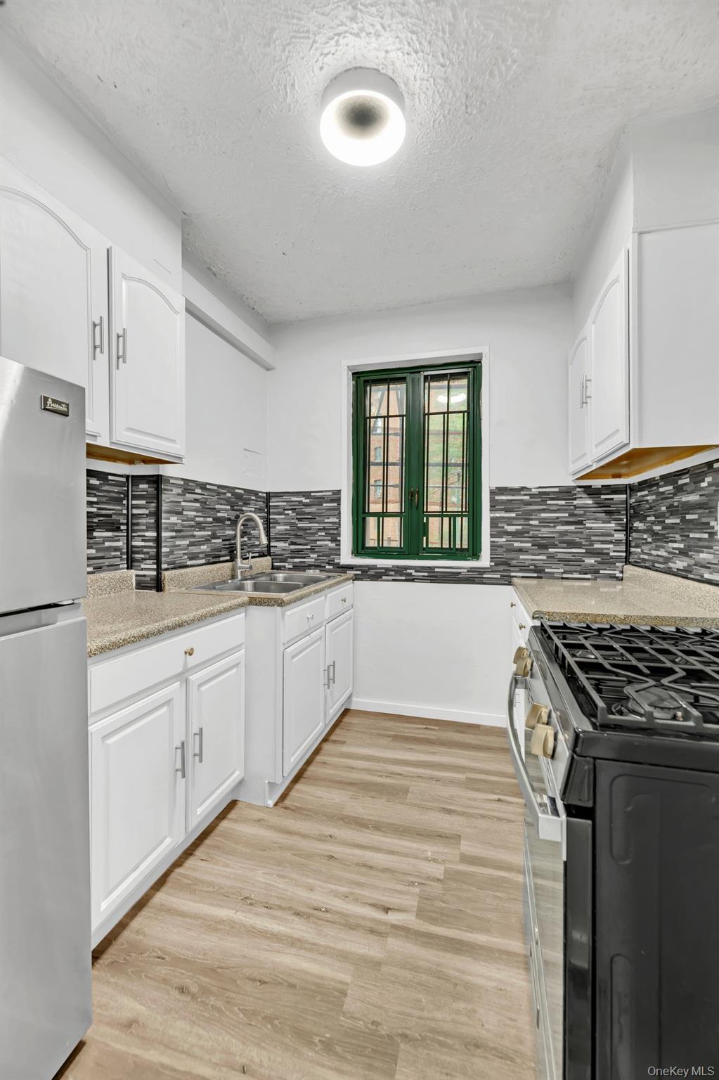 7 Metropolitan Oval Me Property Photo 7