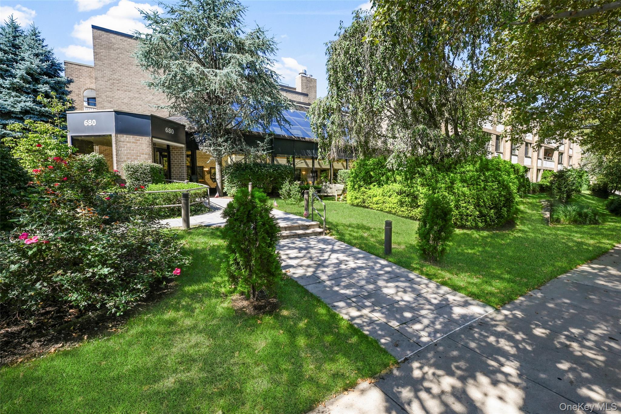 680 W Boston Post Road 3a Property Photo 1