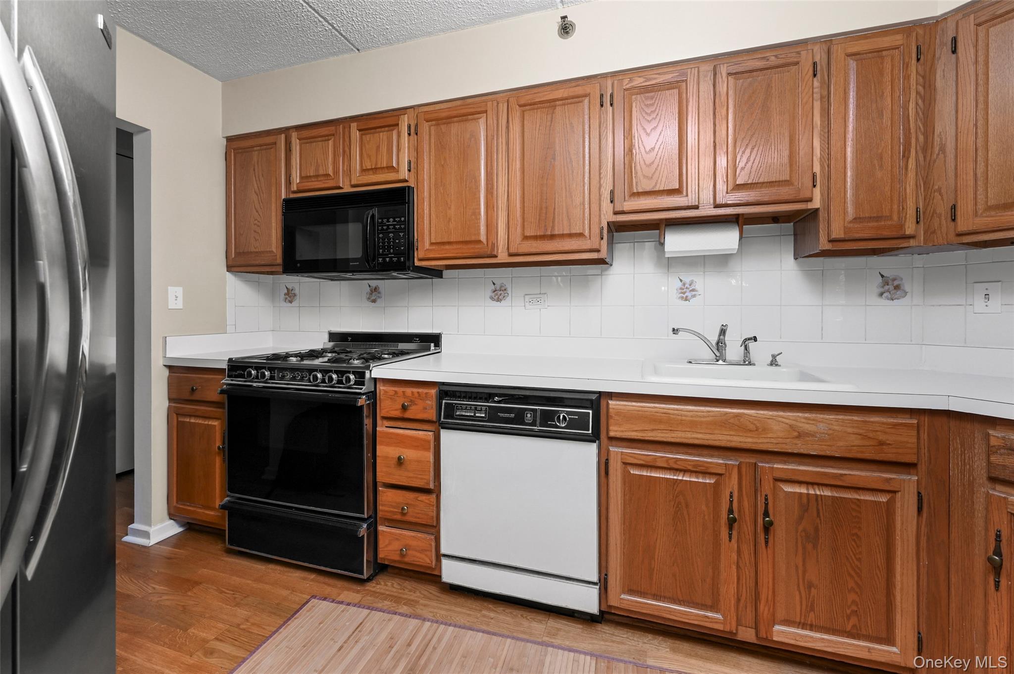 680 W Boston Post Road 3a Property Photo 14