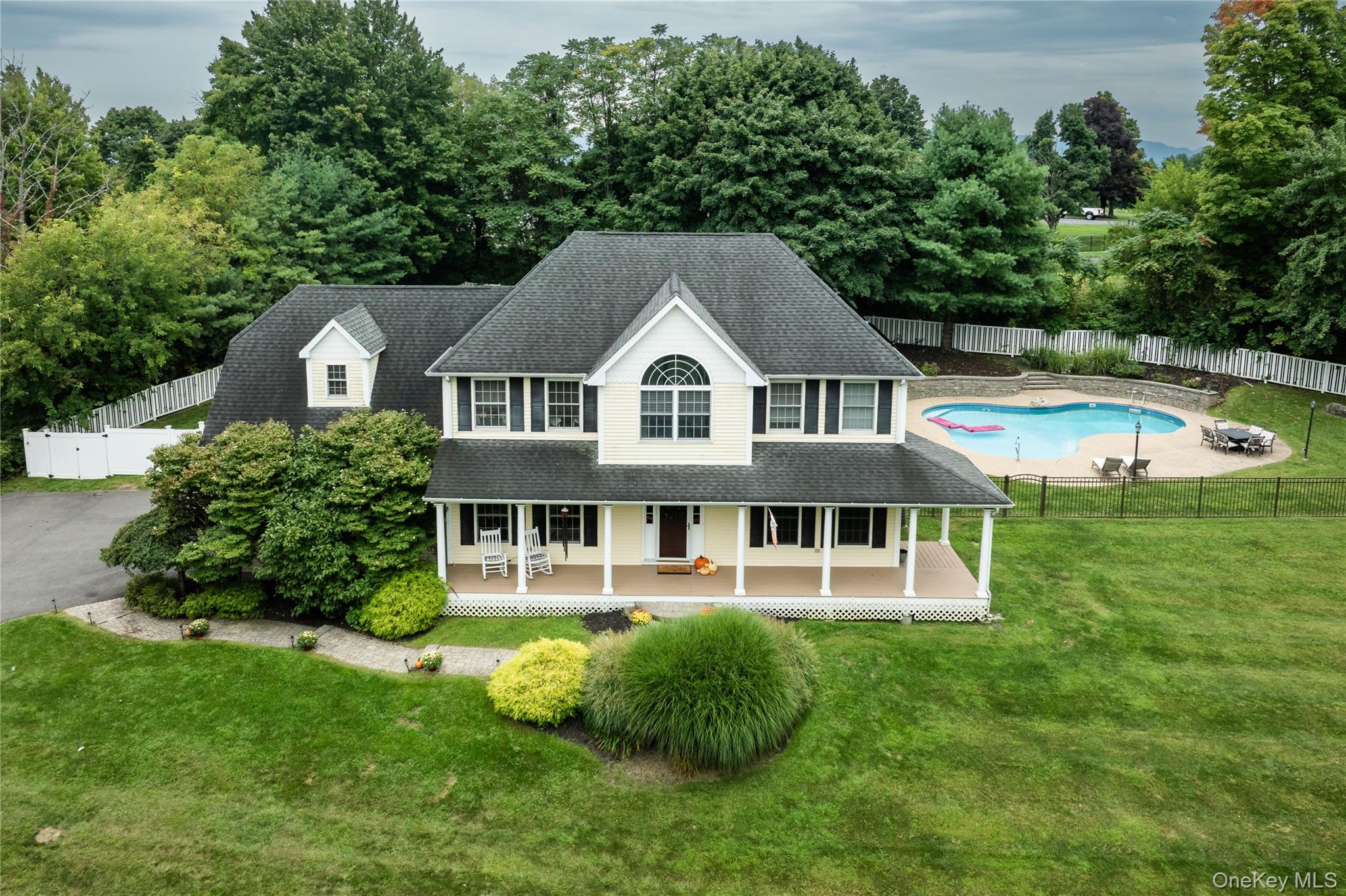 12 Ridgeview Lane Property Photo 1